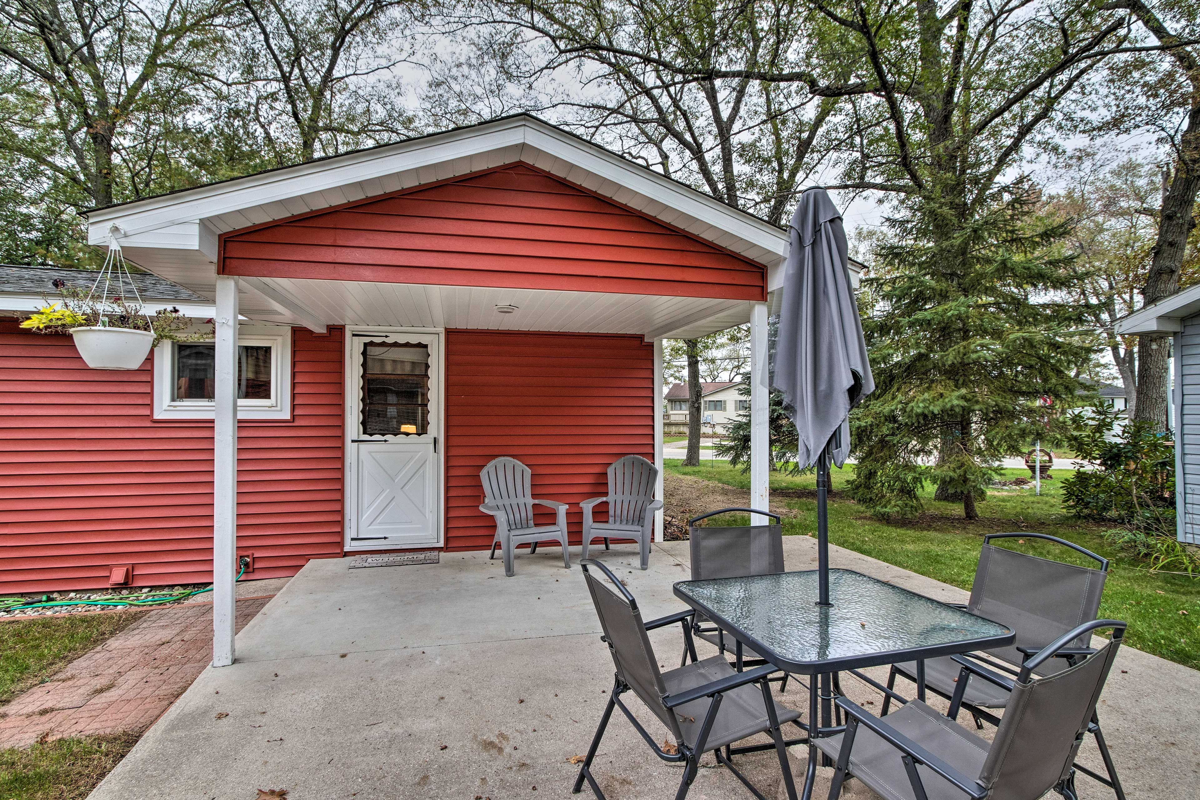 Patio | Outdoor Dining Table
