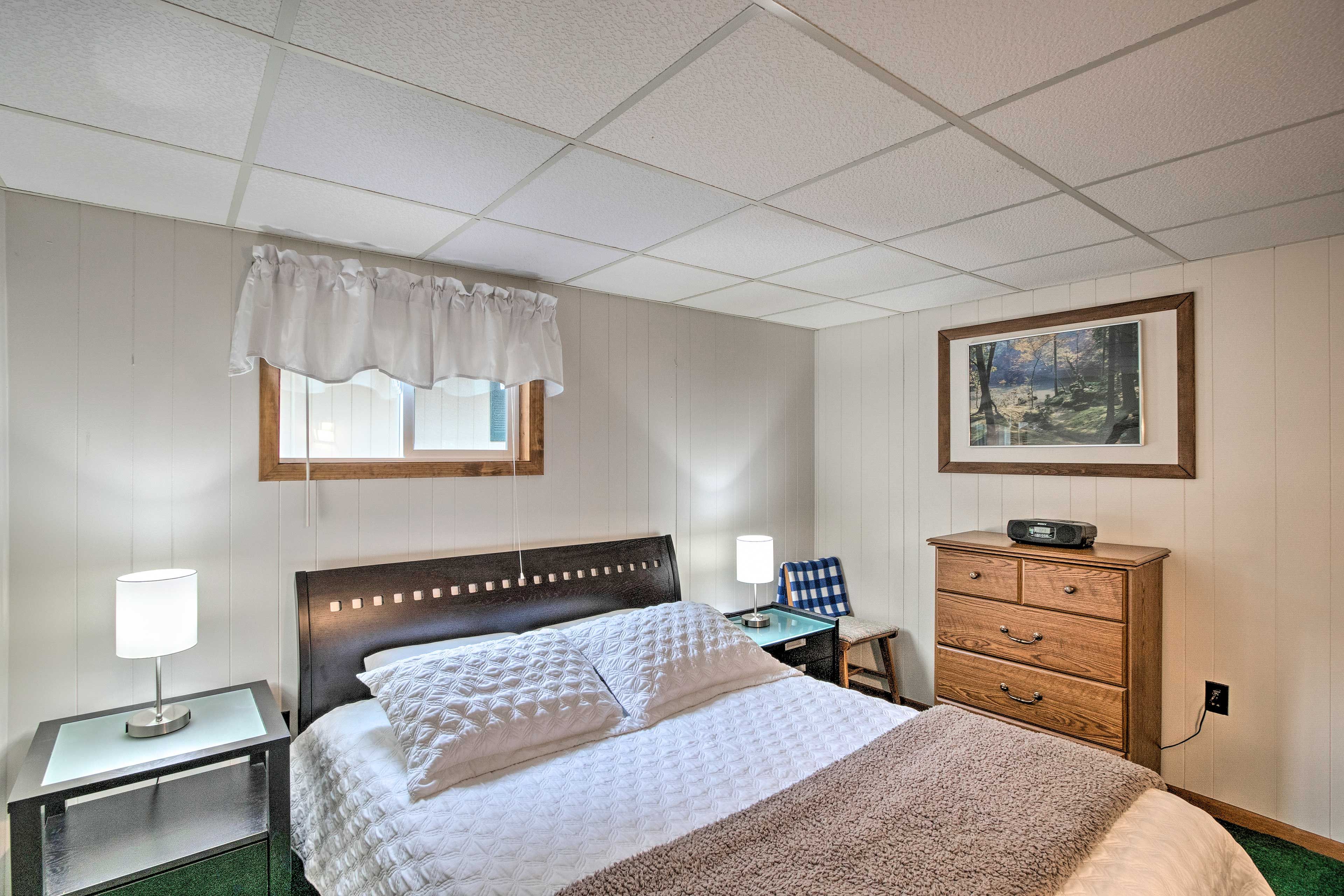 Bedroom 1 | Queen Bed | Linens Provided