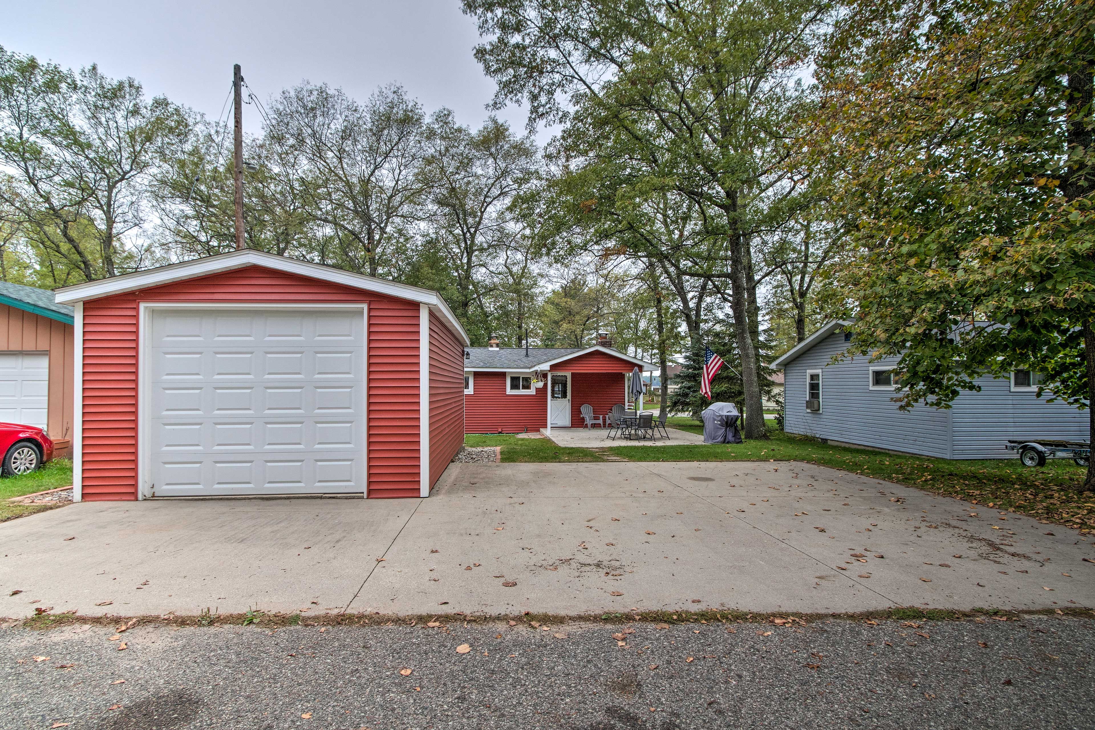 Exterior | Parking | Driveway (2 Vehicles) | Street Parking (2 Vehicles)
