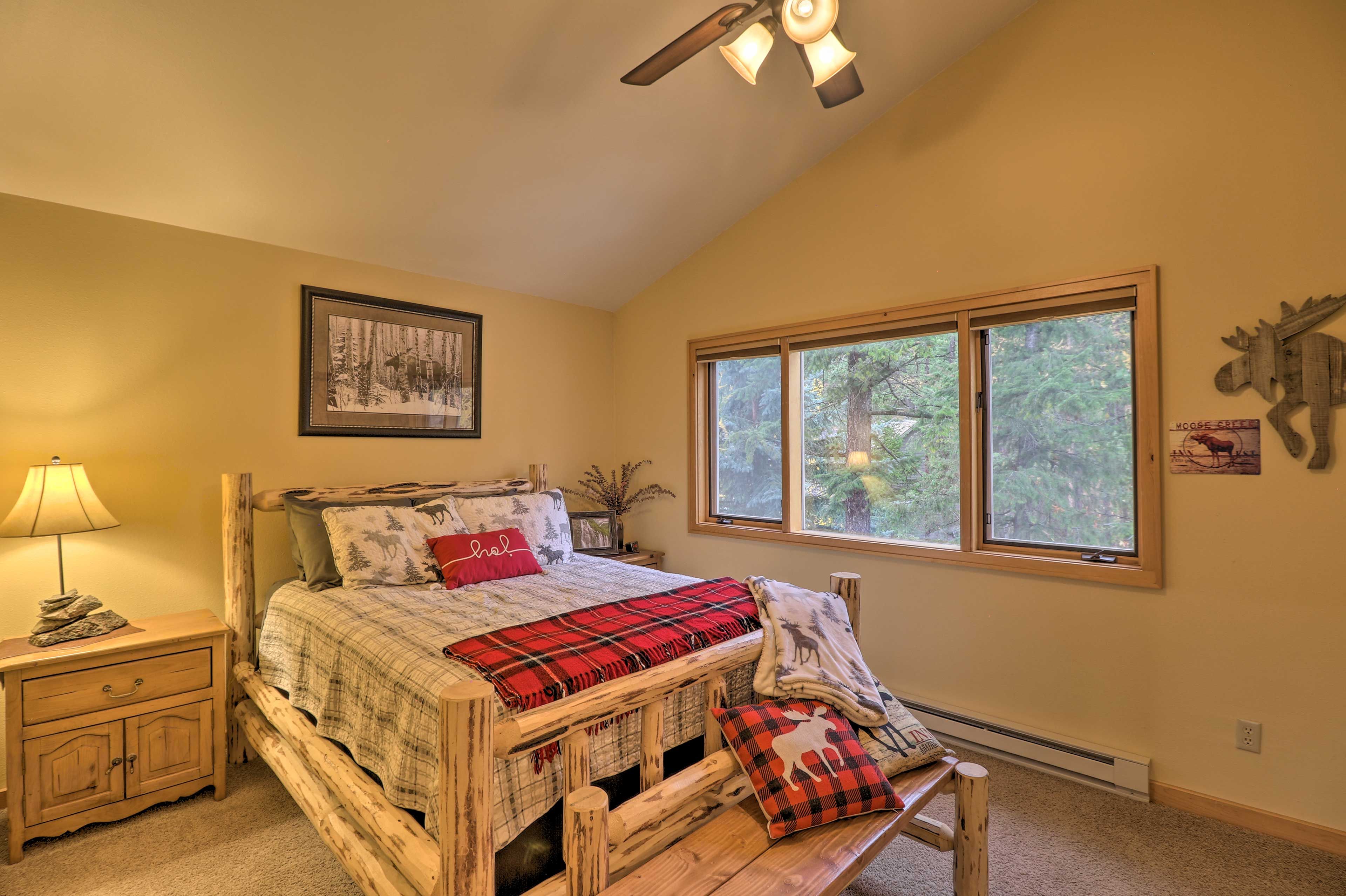 Bedroom 2 | Queen Bed | 3rd Floor | Walk-In Closet