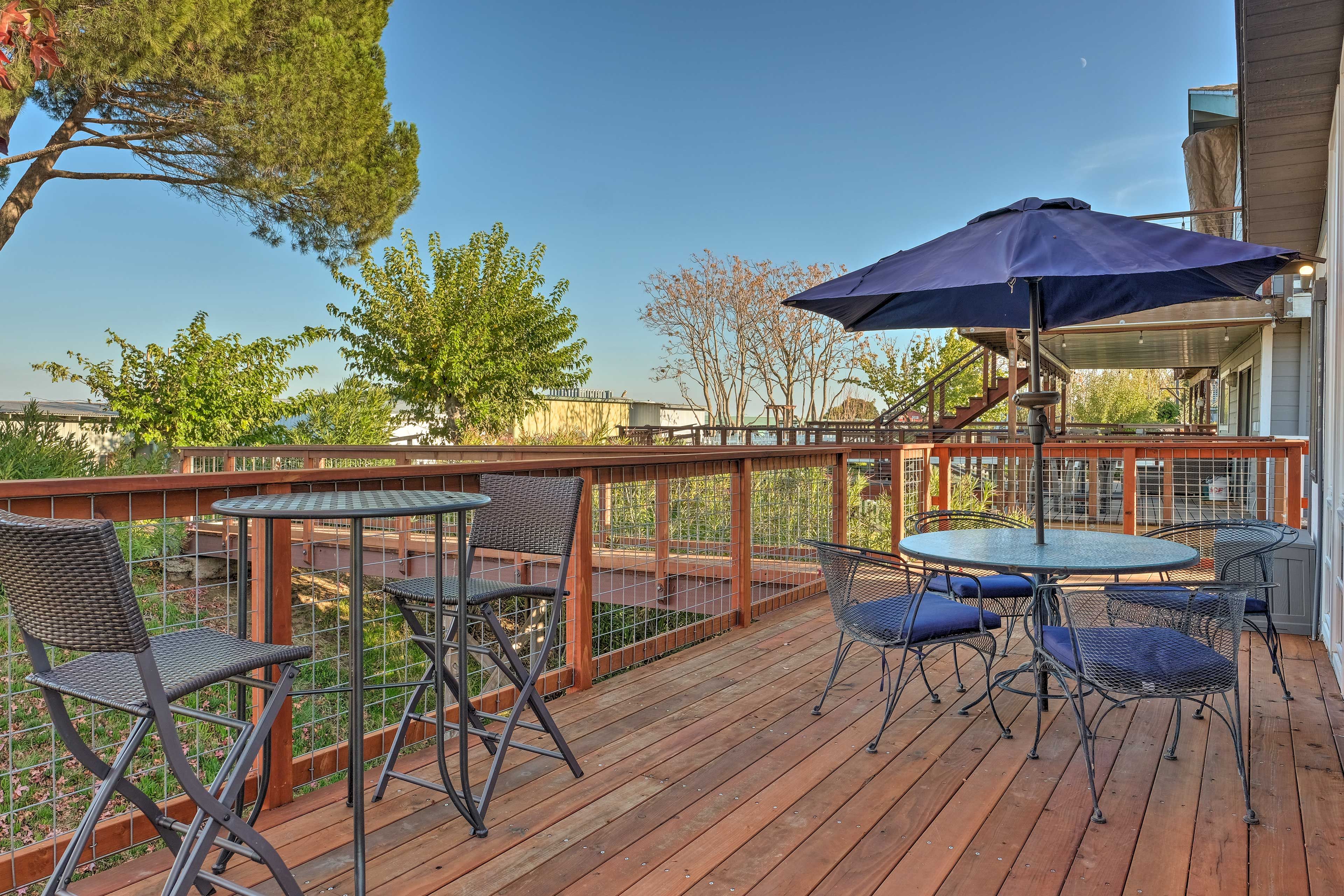 Wraparound Deck