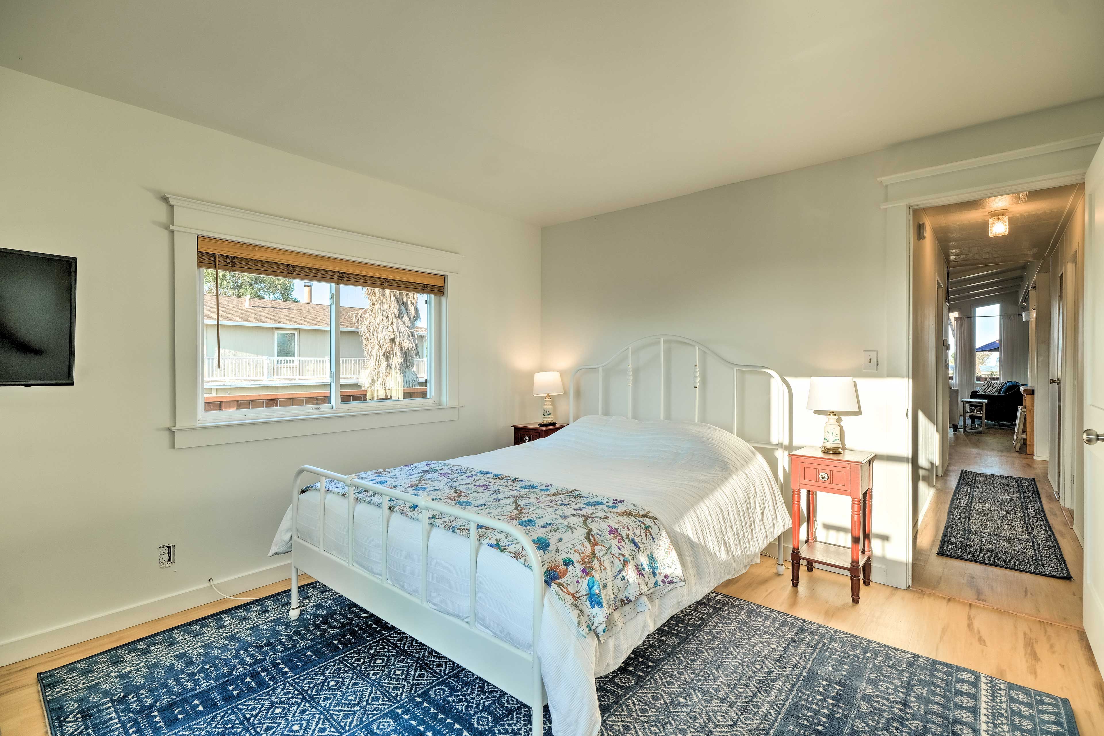 Bedroom 2 | Queen Bed