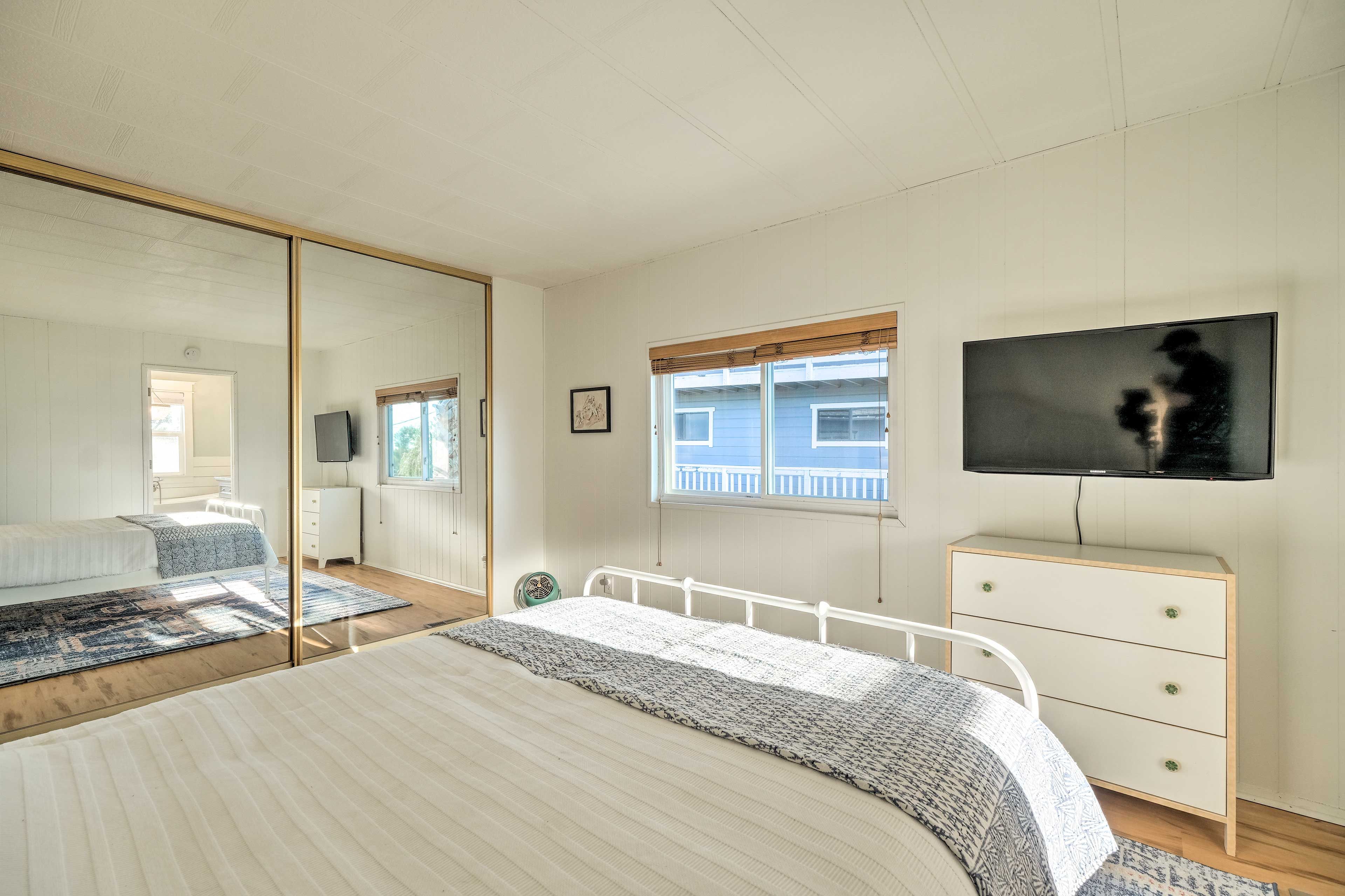 Bedroom 1 | Smart TV