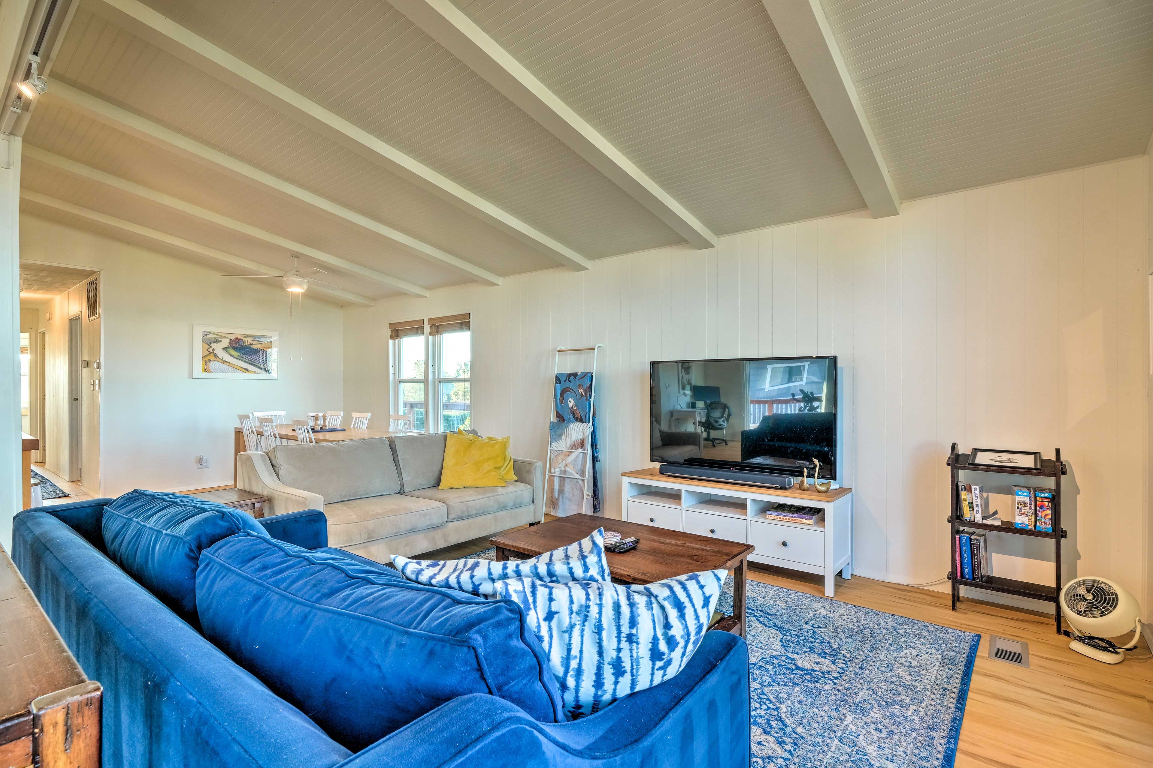 Living Room | Smart TV