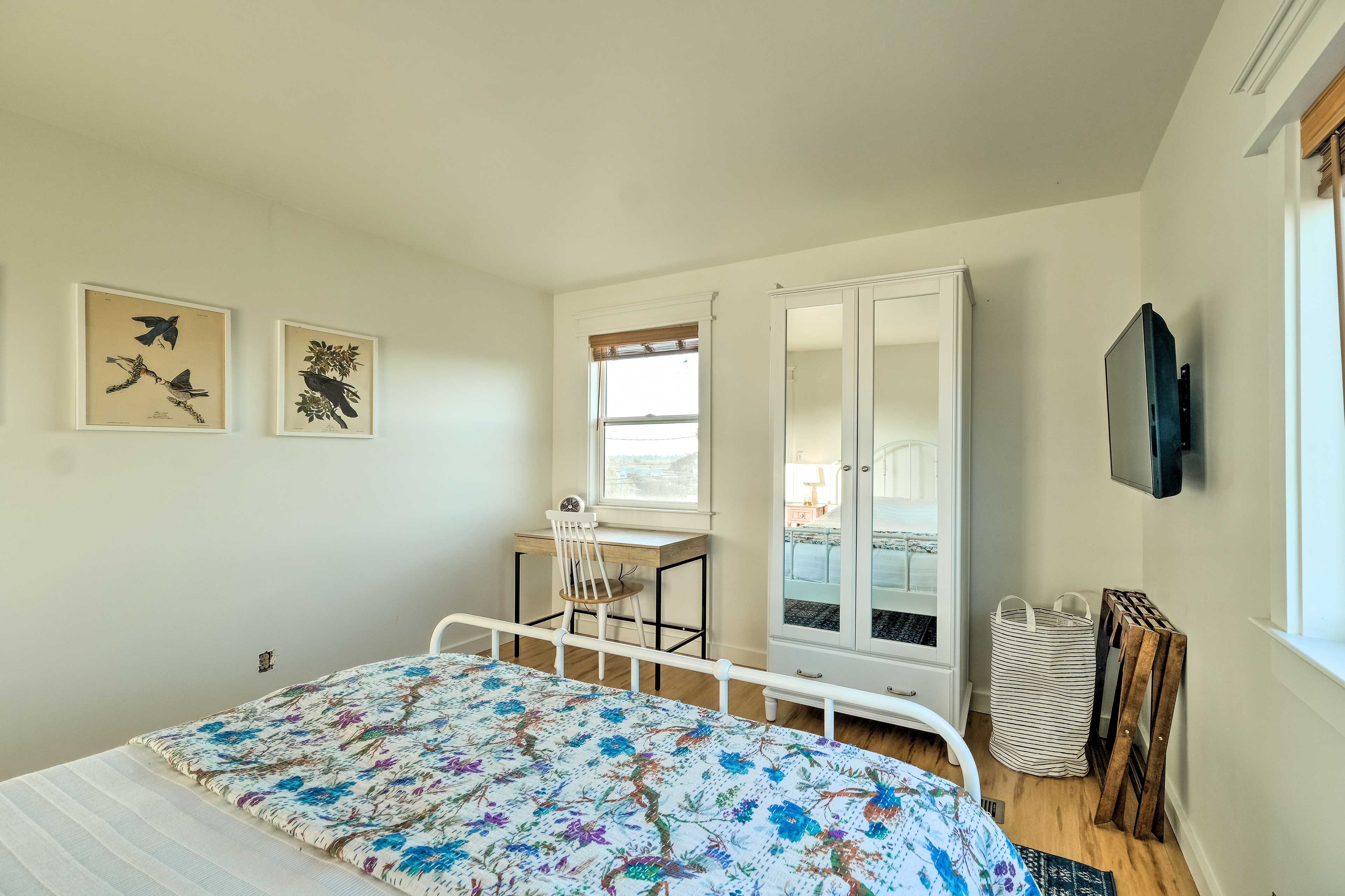 Bedroom 2 | Smart TV | Remote Workspace