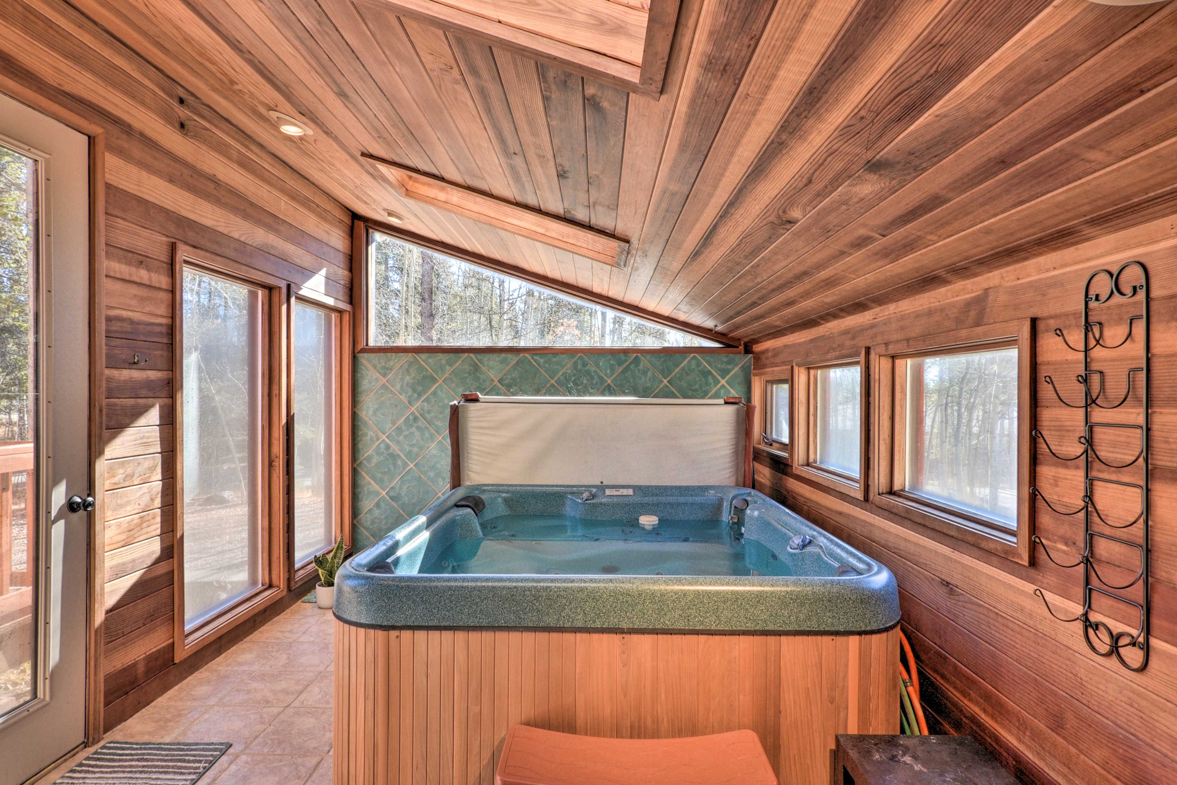 Private Hot Tub | Keyless Entry | Family Friendly