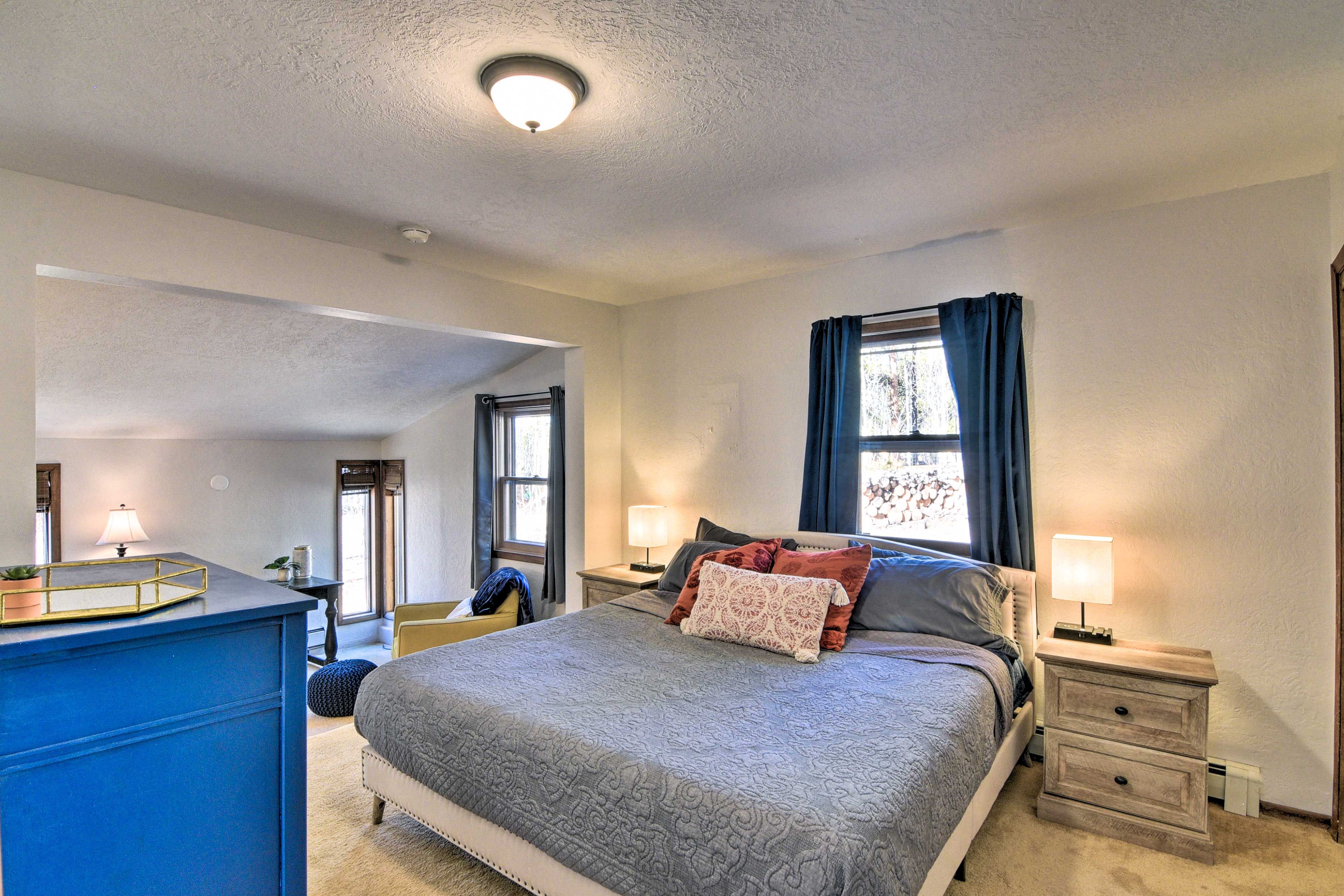 Bedroom 1 | King Bed | Linens Provided