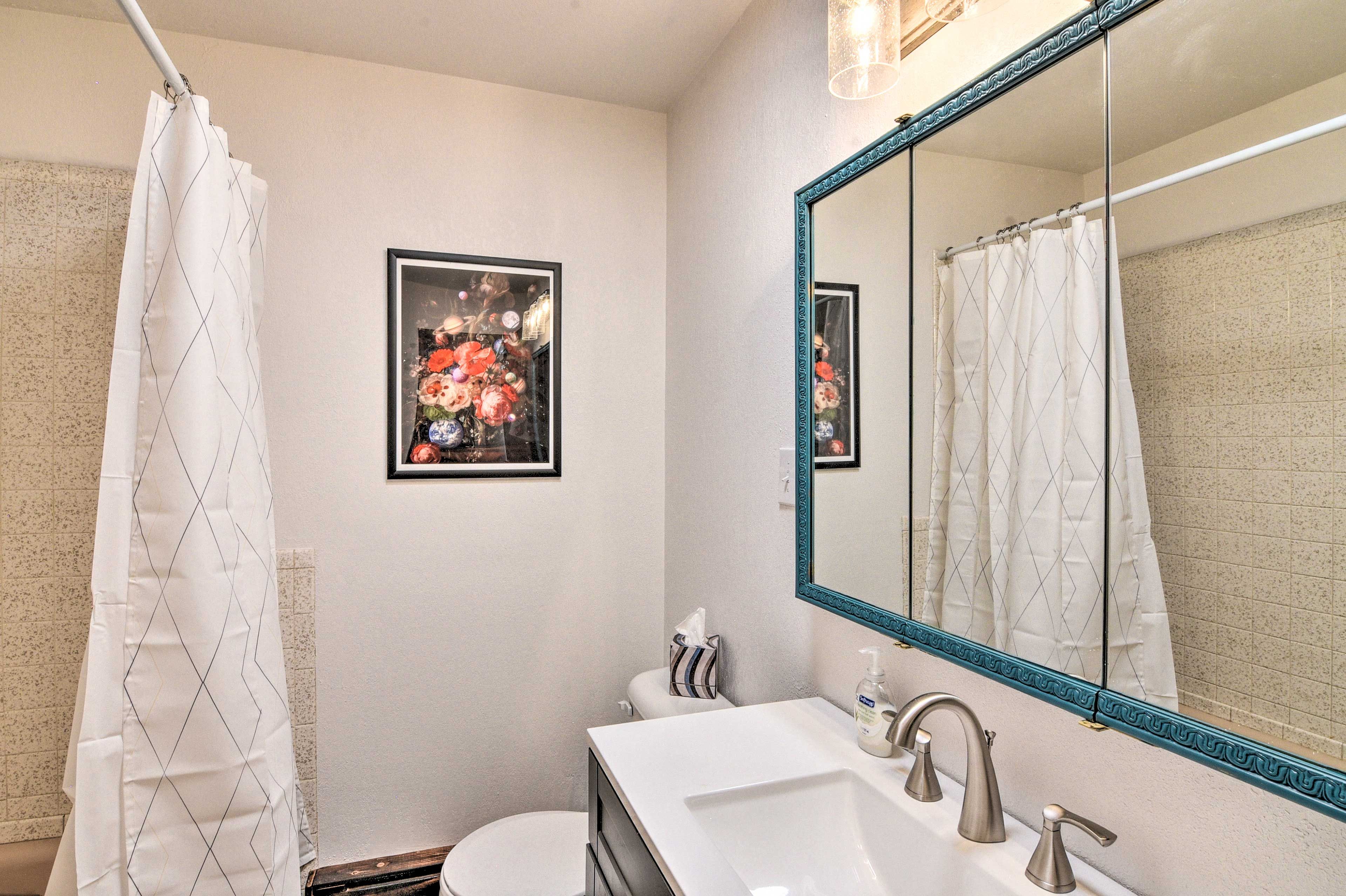 Full Bathroom | Shower/Tub Combo