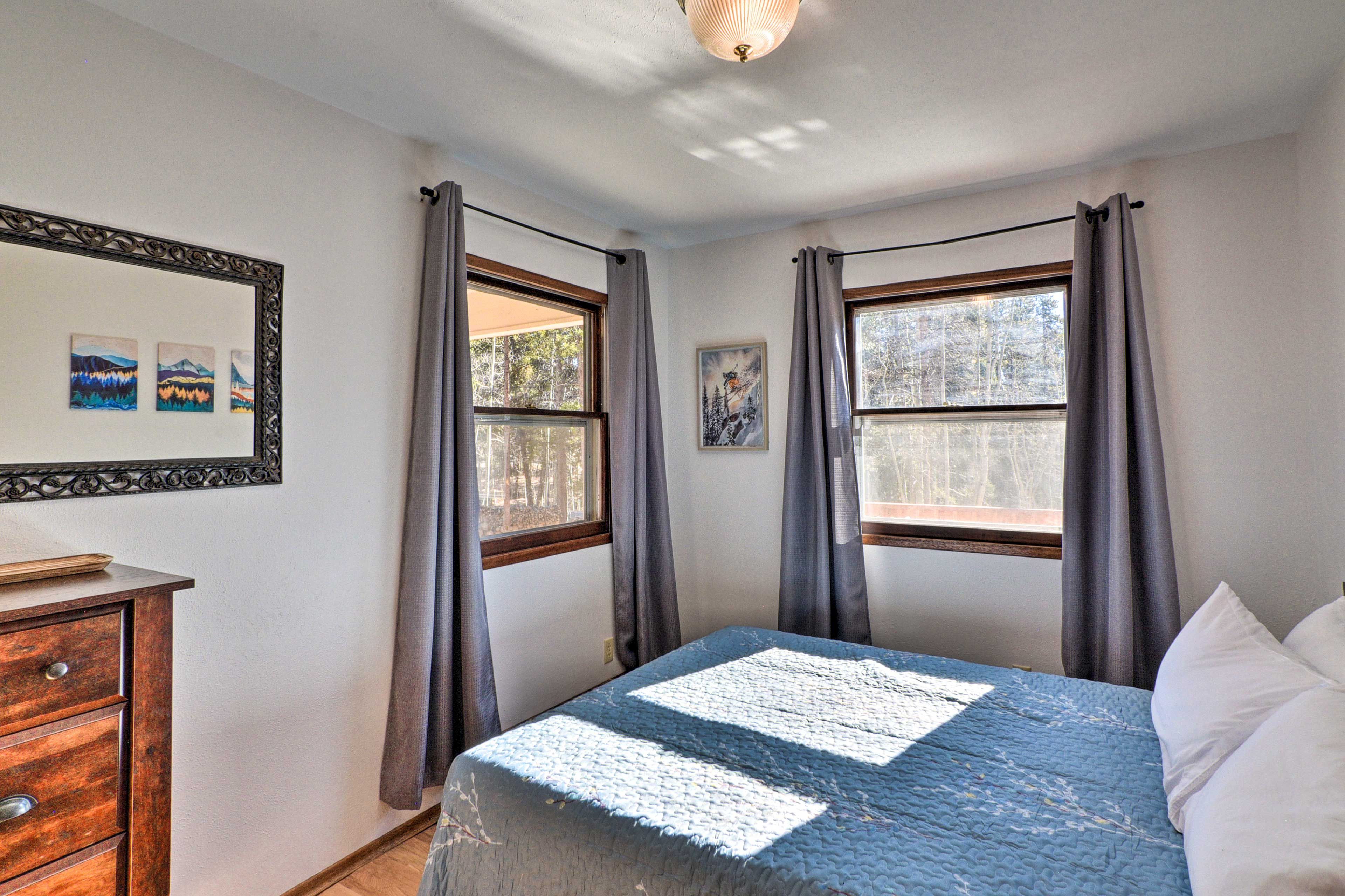 Bedroom 2 | Queen Bed