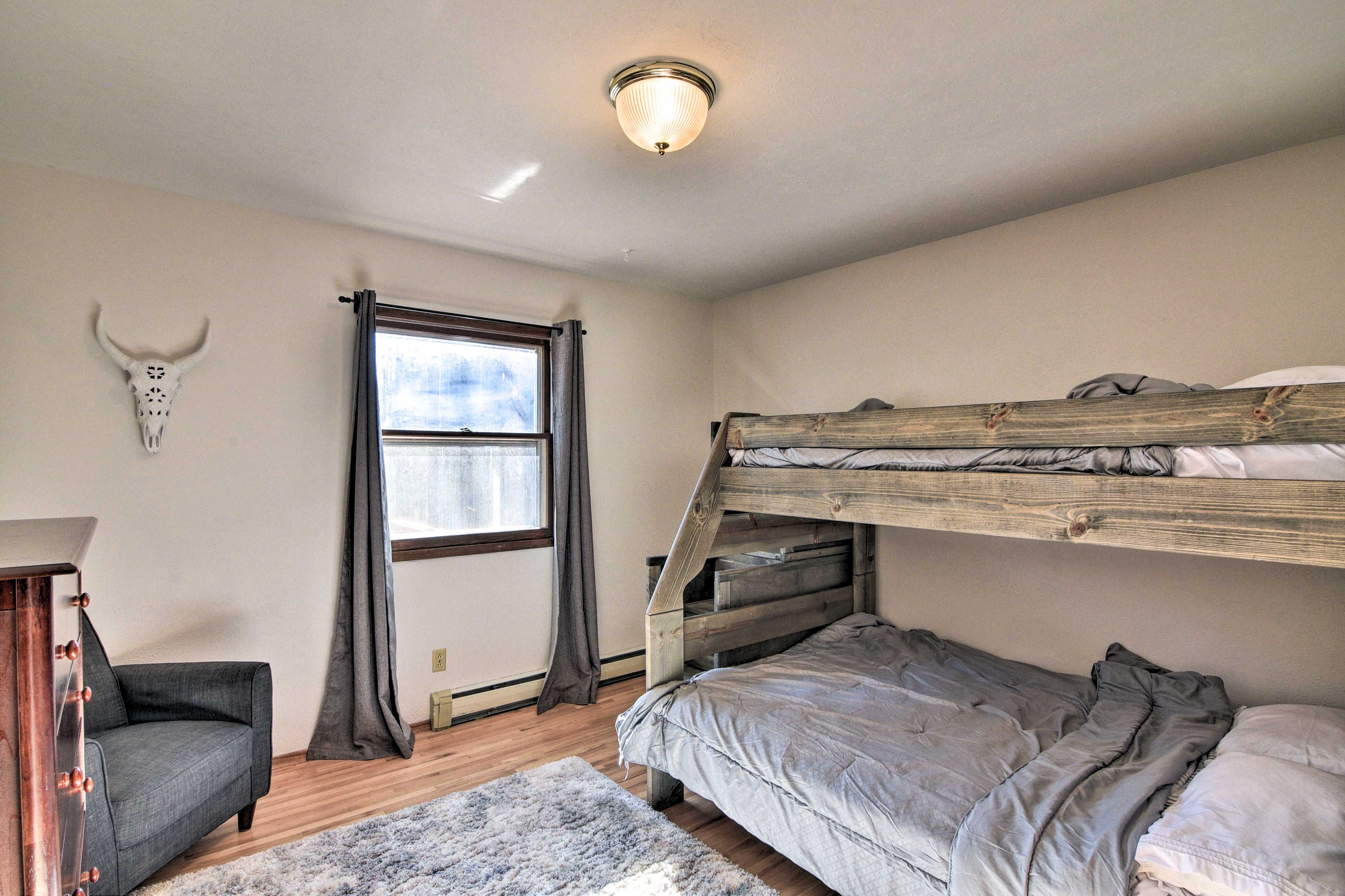 Bedroom 4 | Full/Twin Bunk Bed w/ Twin Trundle