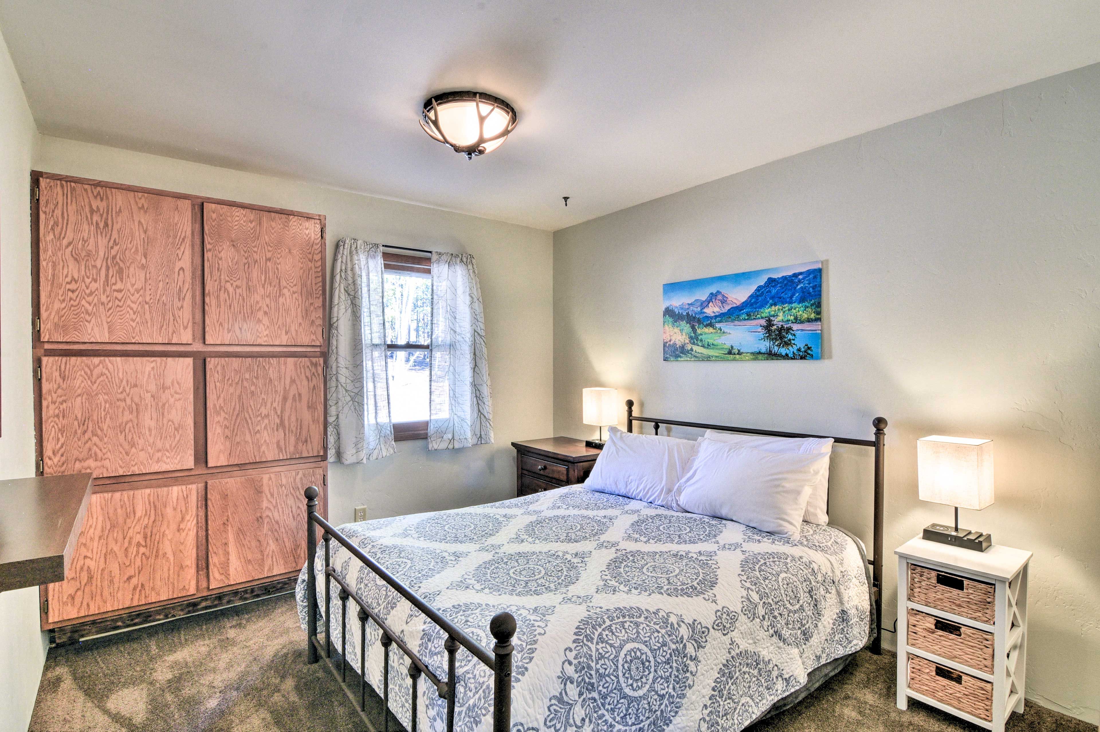 Bedroom 3 | Queen Bed