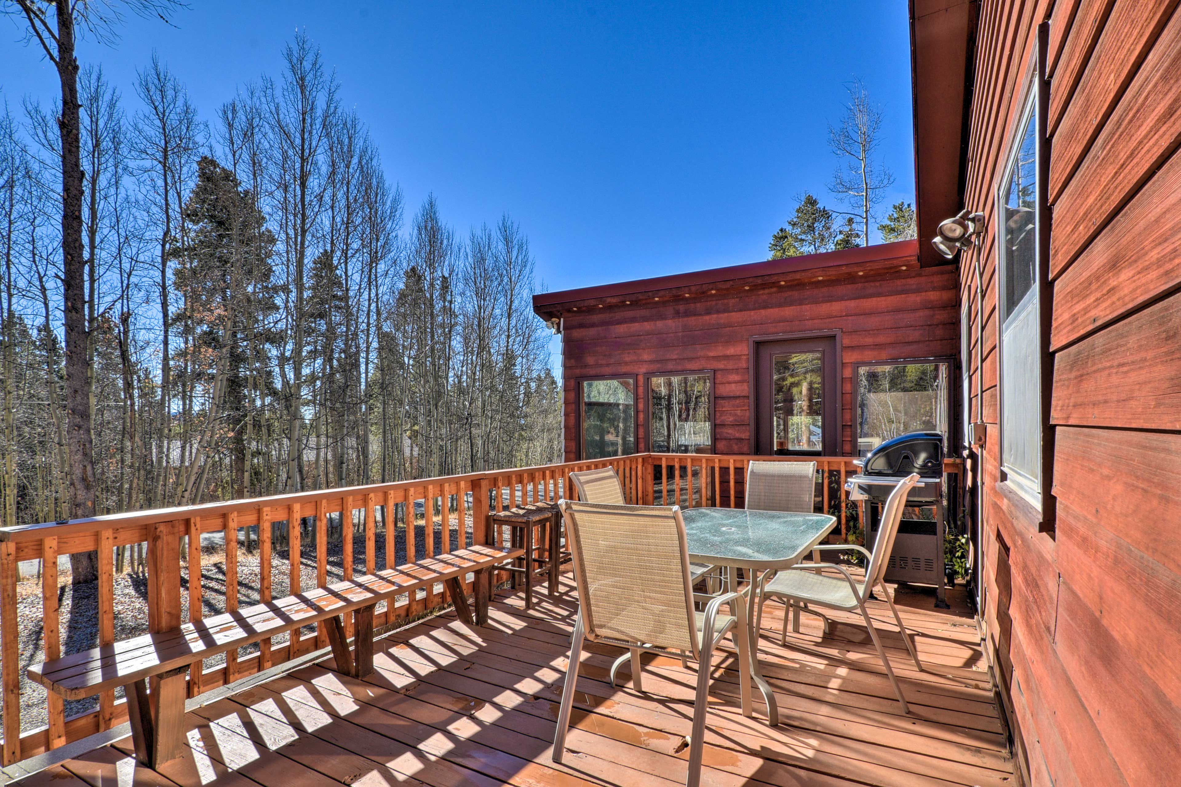 Deck | Outdoor Dining | Gas Grill