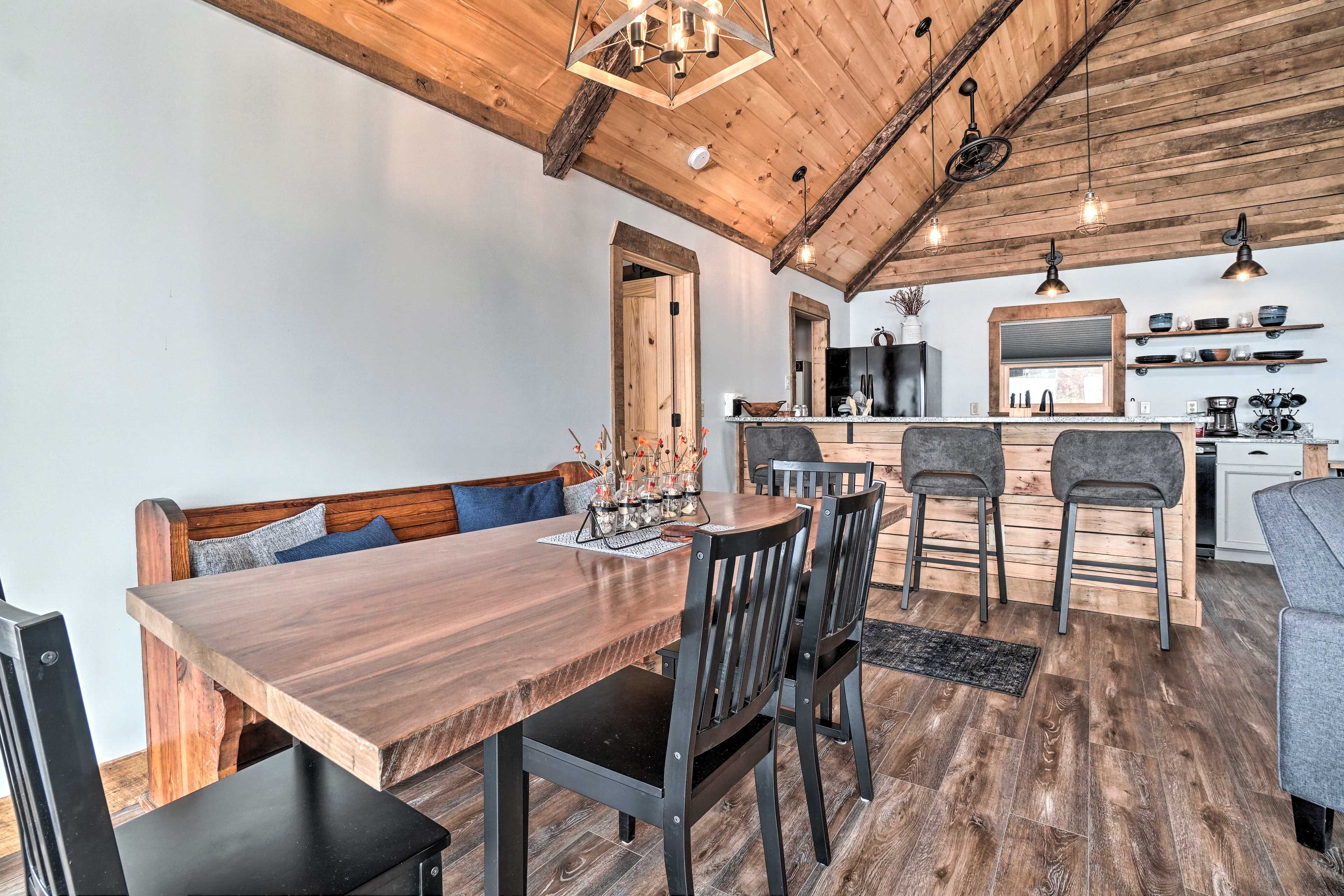 Dining Area | Dishware & Flatware Provided