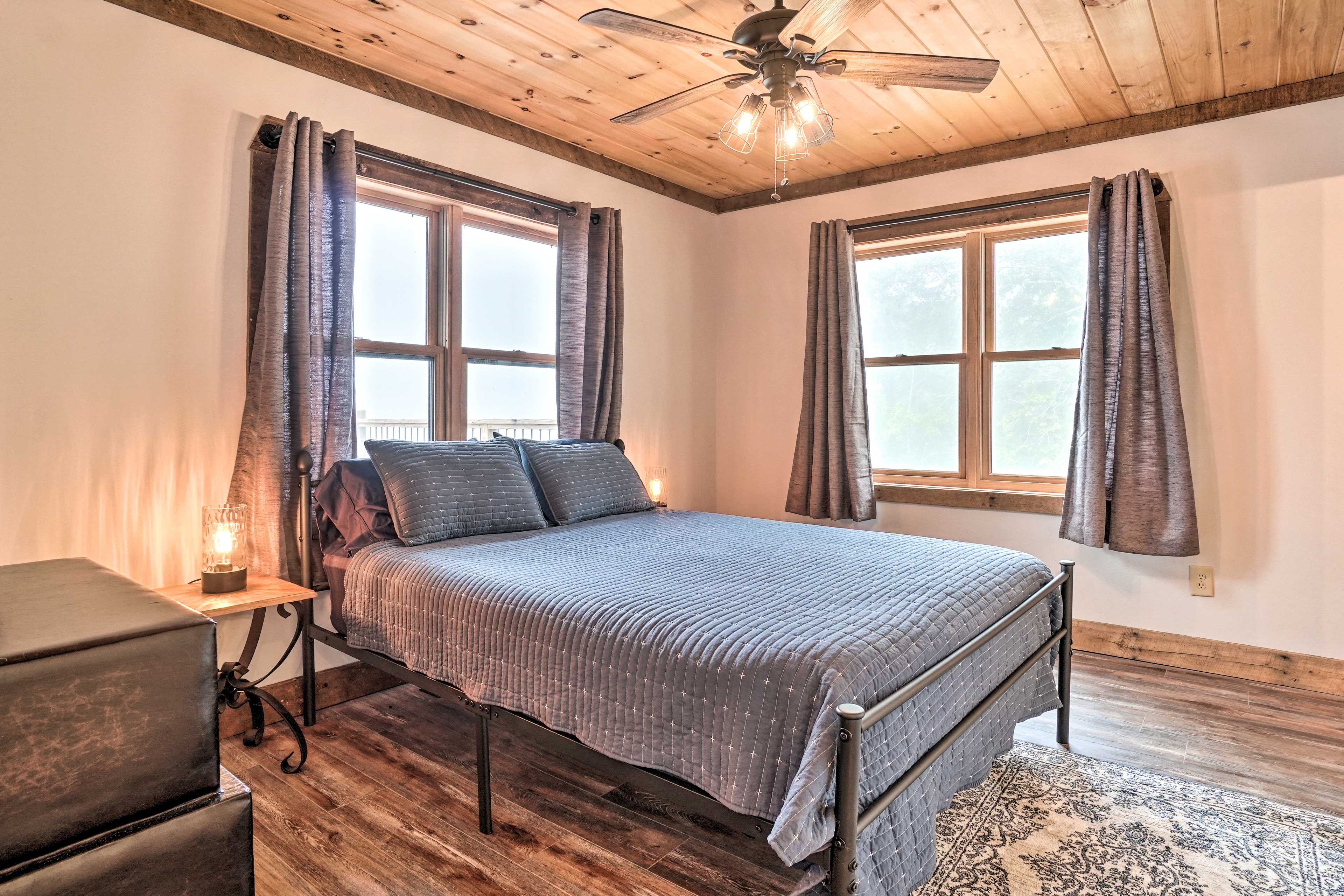 Bedroom 2 | Queen Bed | 1st Floor