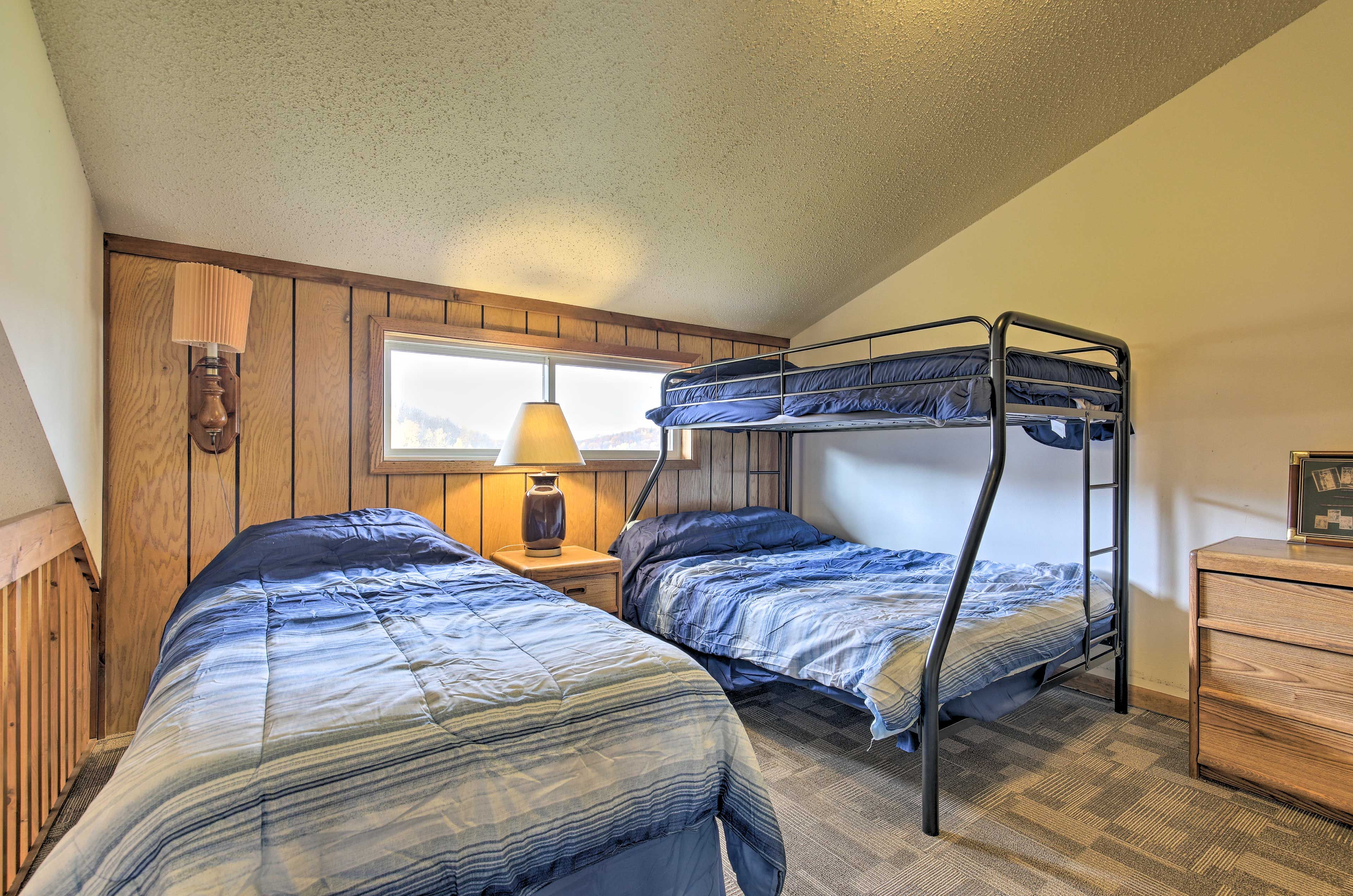 Bedroom 4 | Twin/Full Bunk Bed | Twin Bed