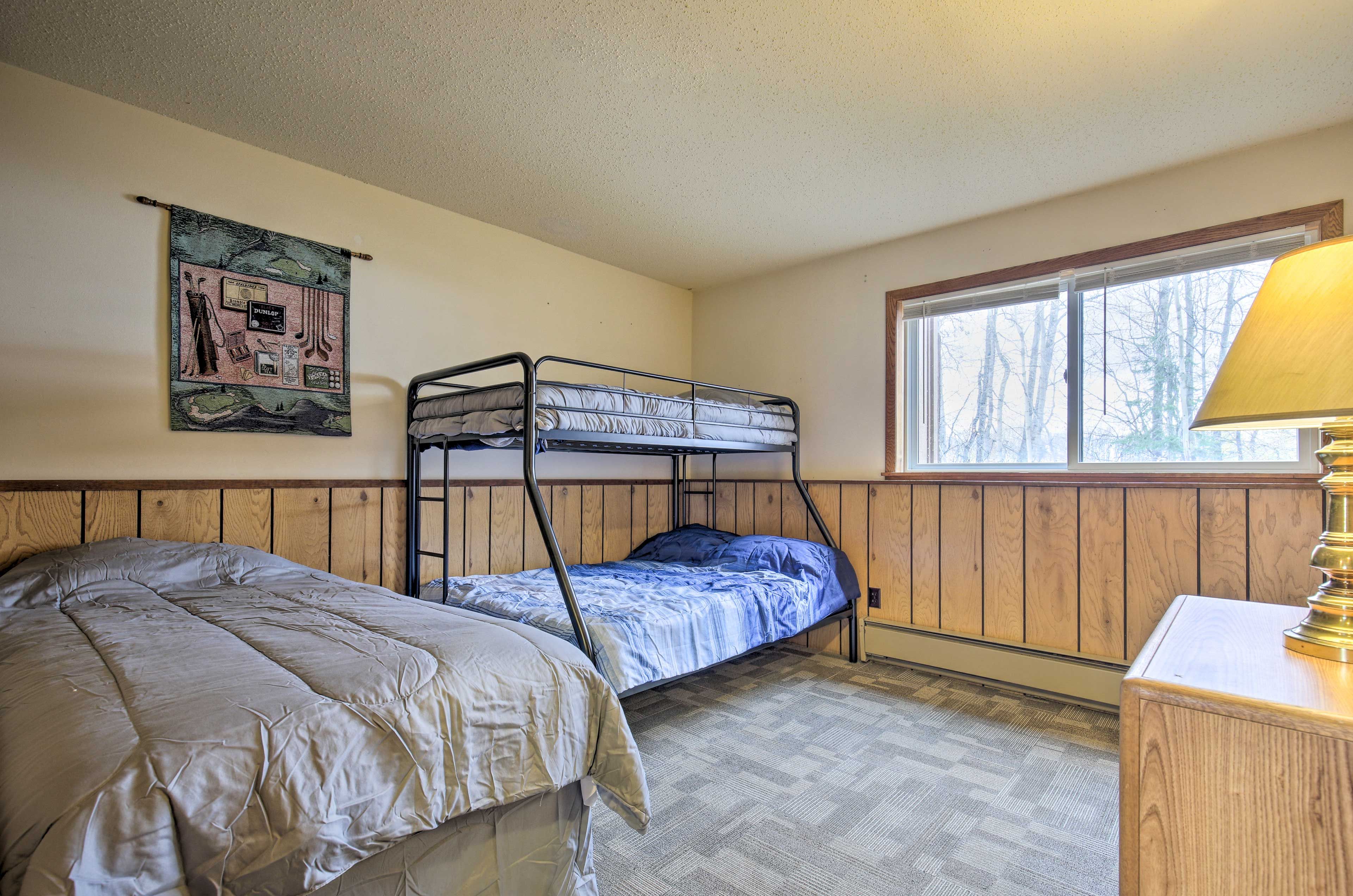 Bedroom 3 | Twin/Full Bunk Bed | Twin Bed