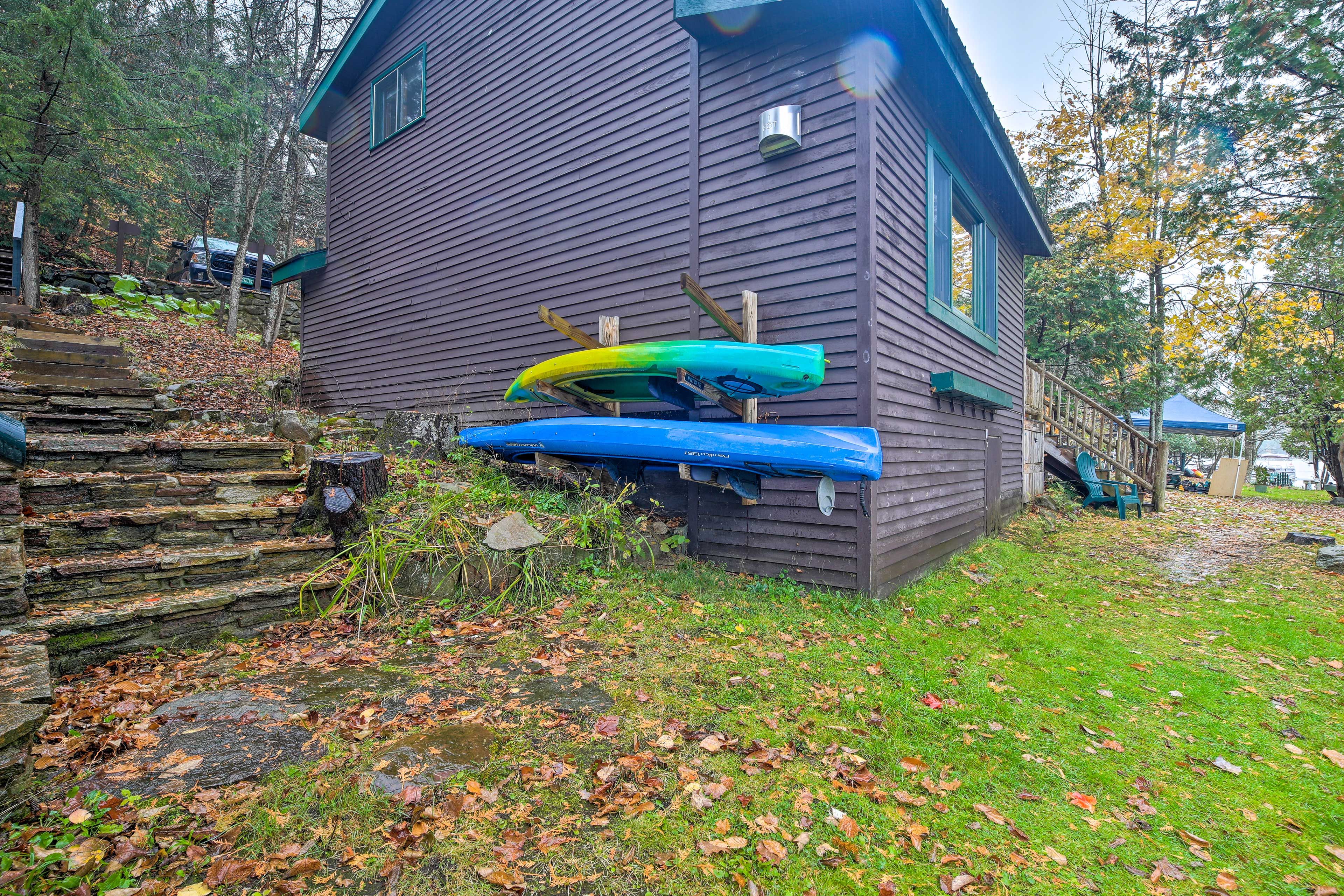 Cabin Exterior | Stairs to Lake