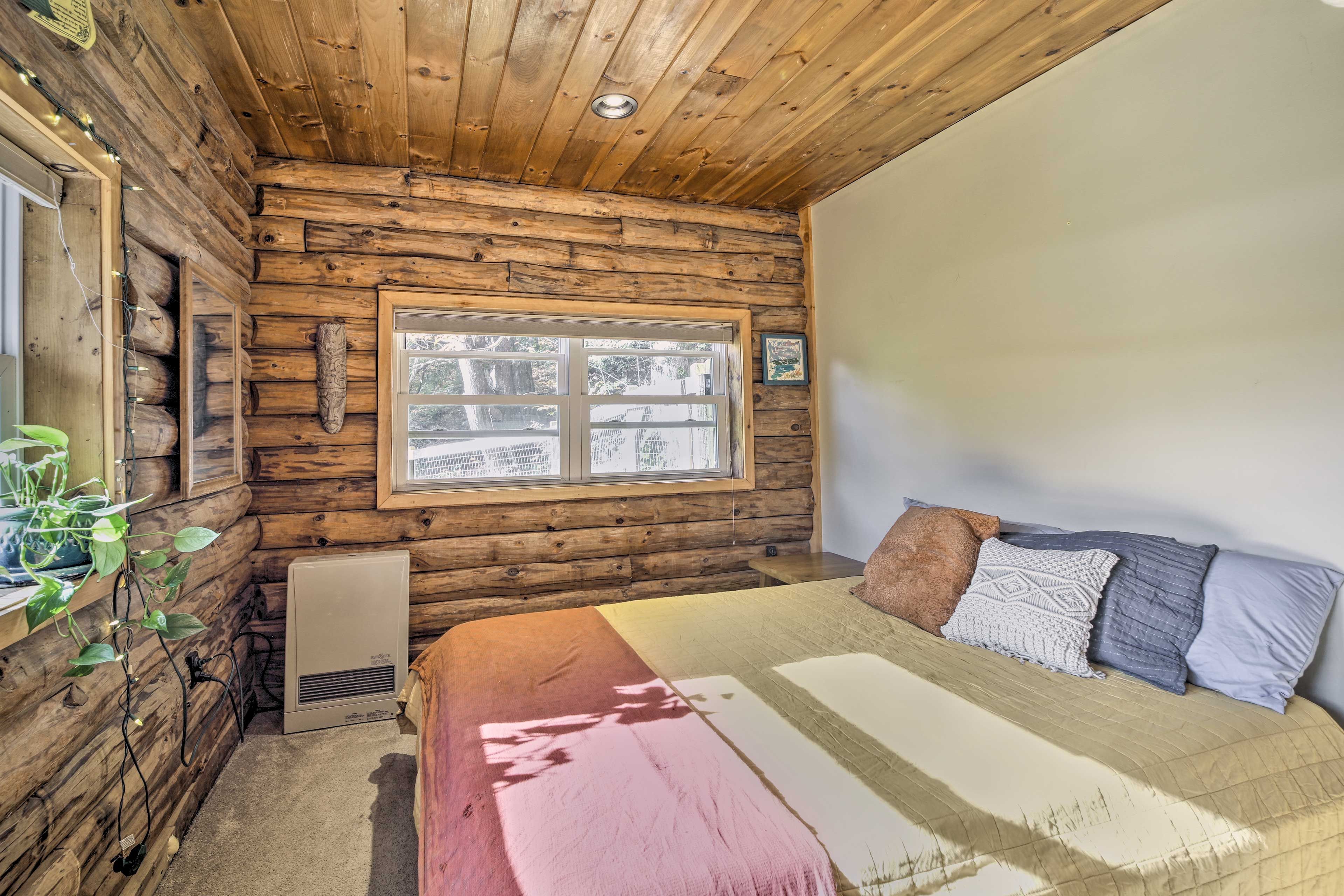 Bedroom 1 | Queen Bed | Linens Provided
