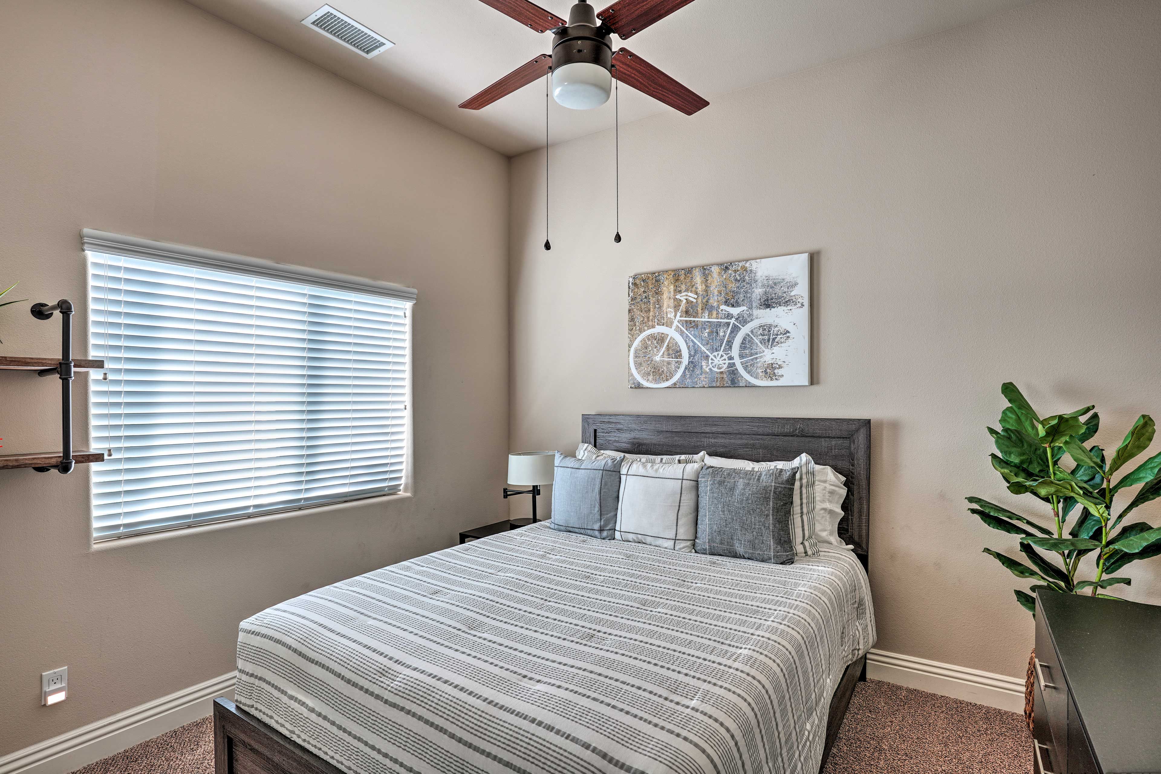 Bedroom 2 | Queen Bed