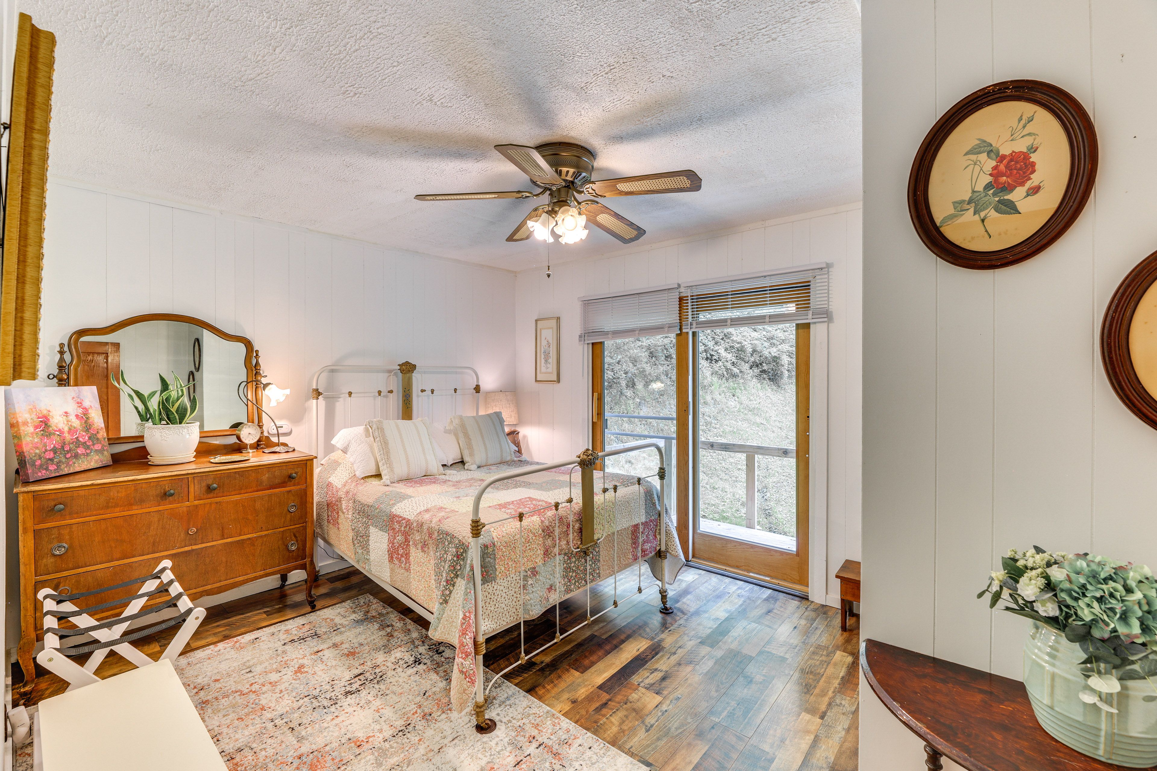 Bedroom 2 | Full Bed | 1 Twin Rollaway Bed