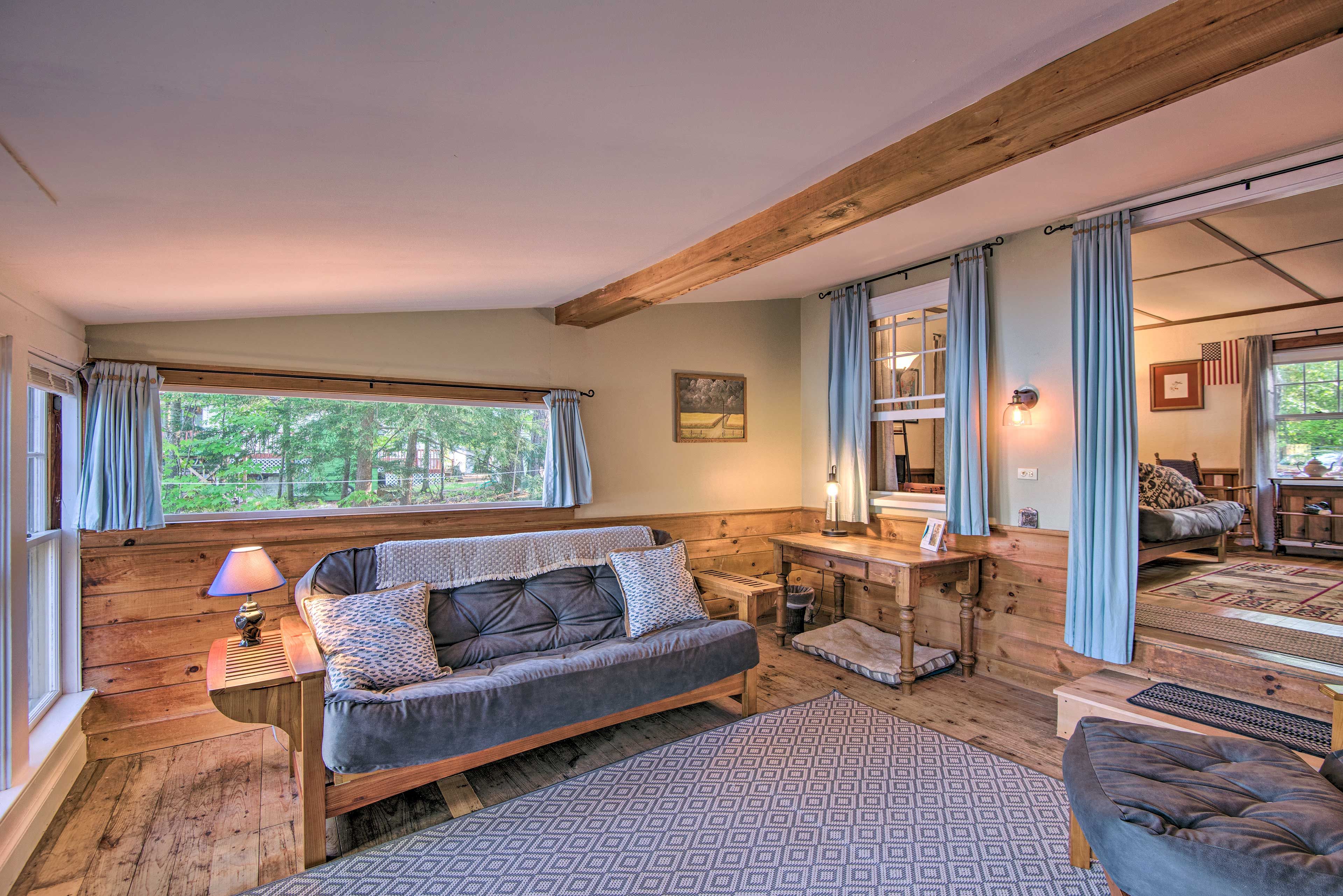Lake Room | Single Story | Futon