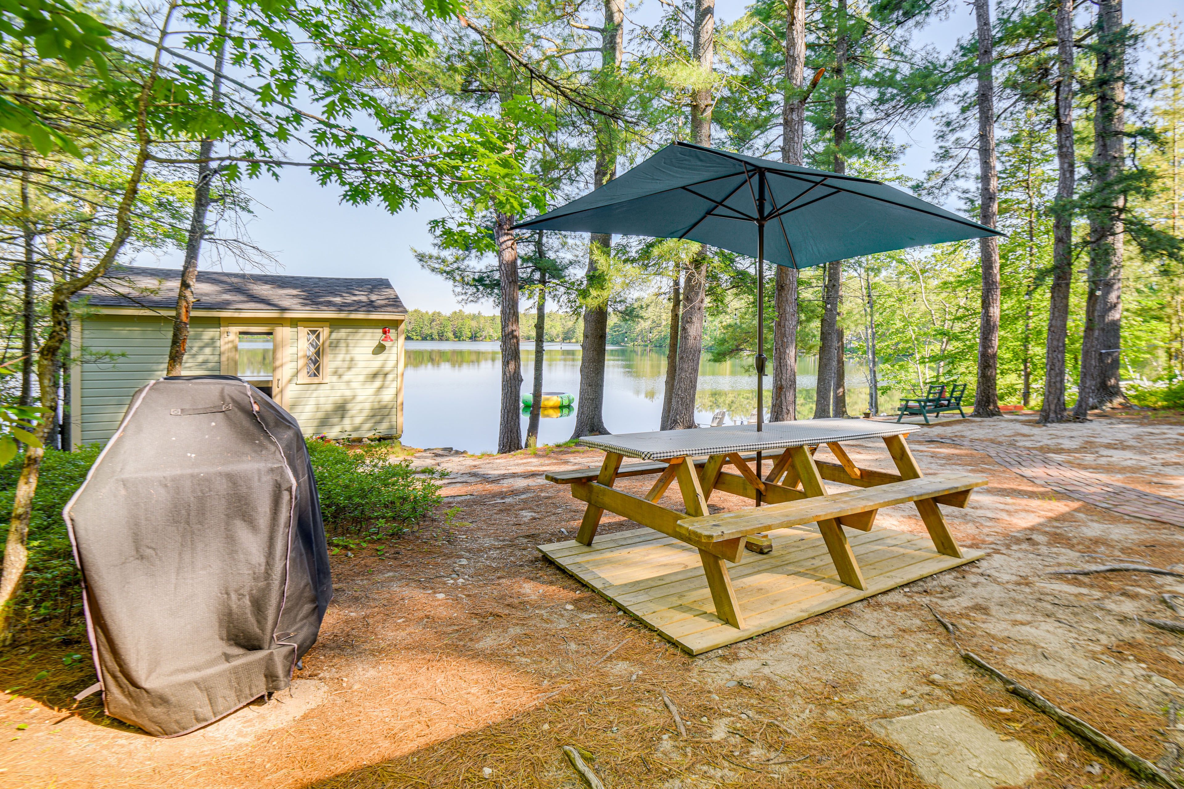 Picnic & Grill Area | Lakefront Property