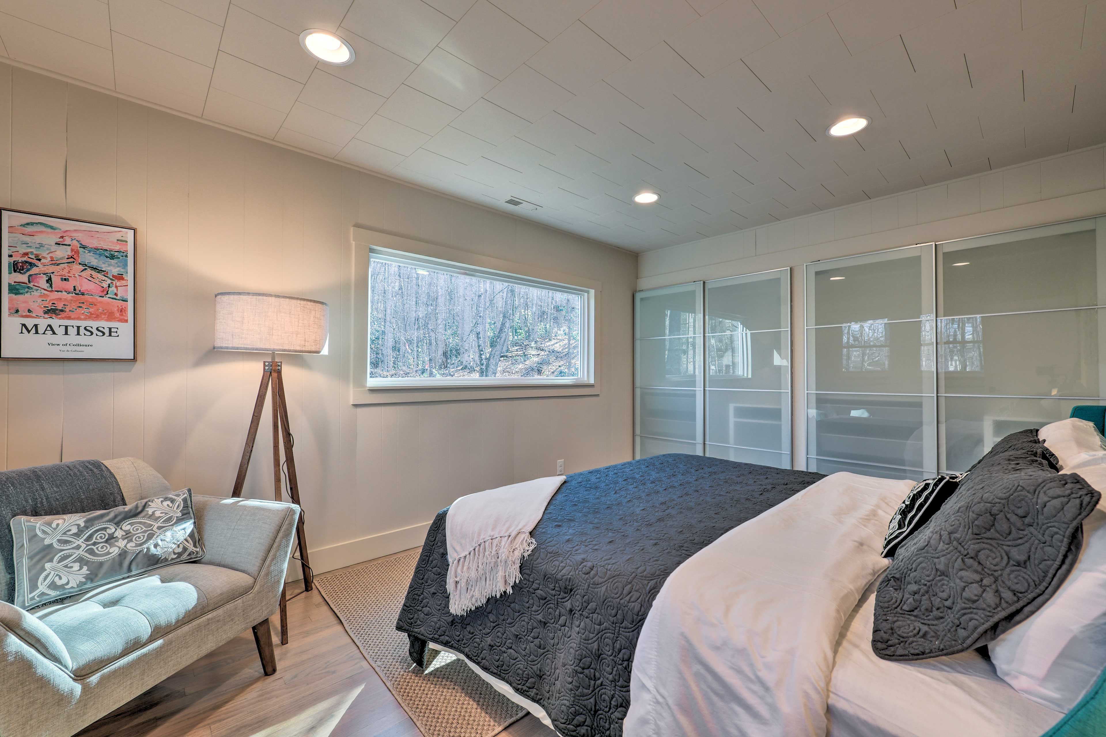 Bedroom 1 | Linens Provided