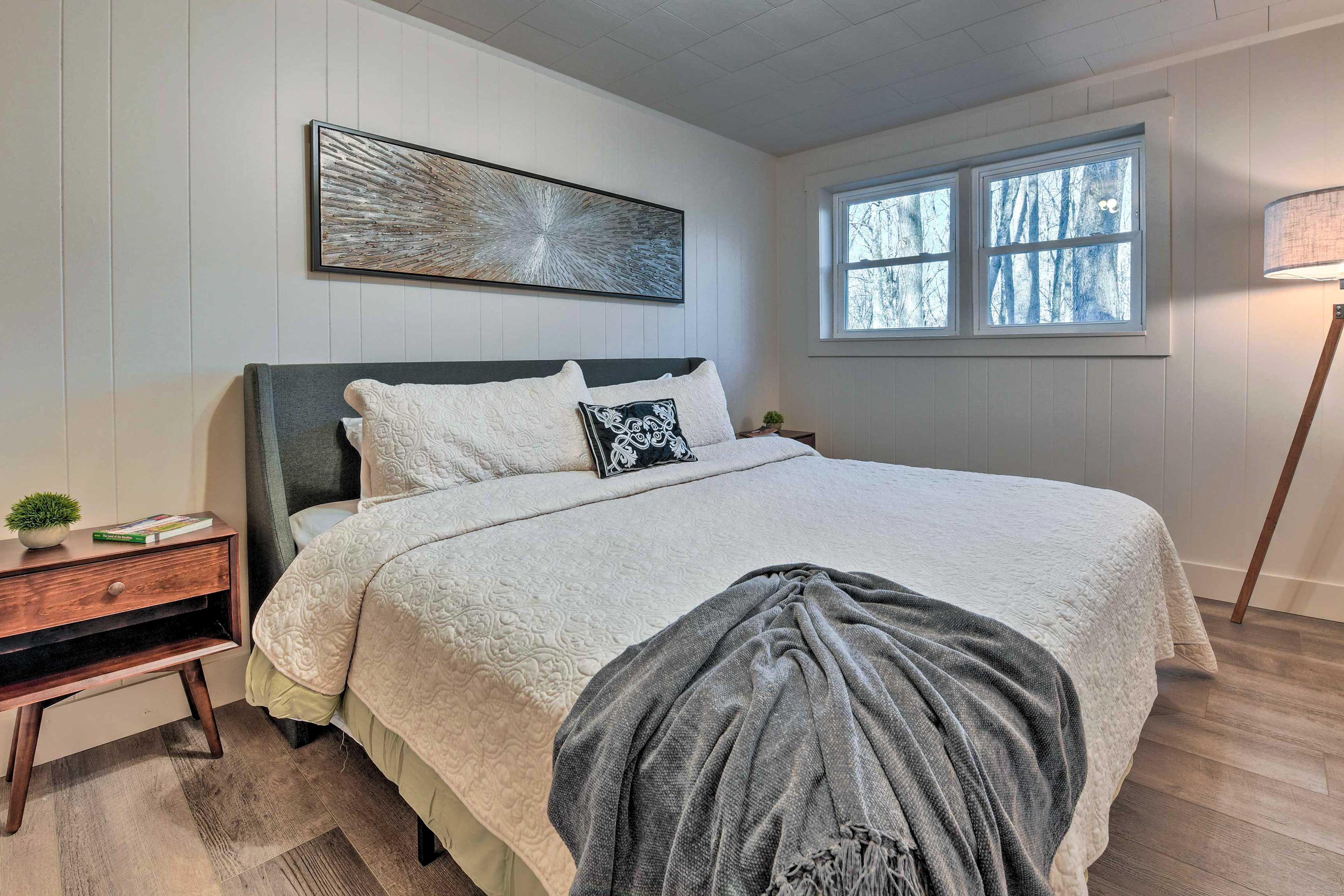 Bedroom 3 | King Bed | 1st Floor