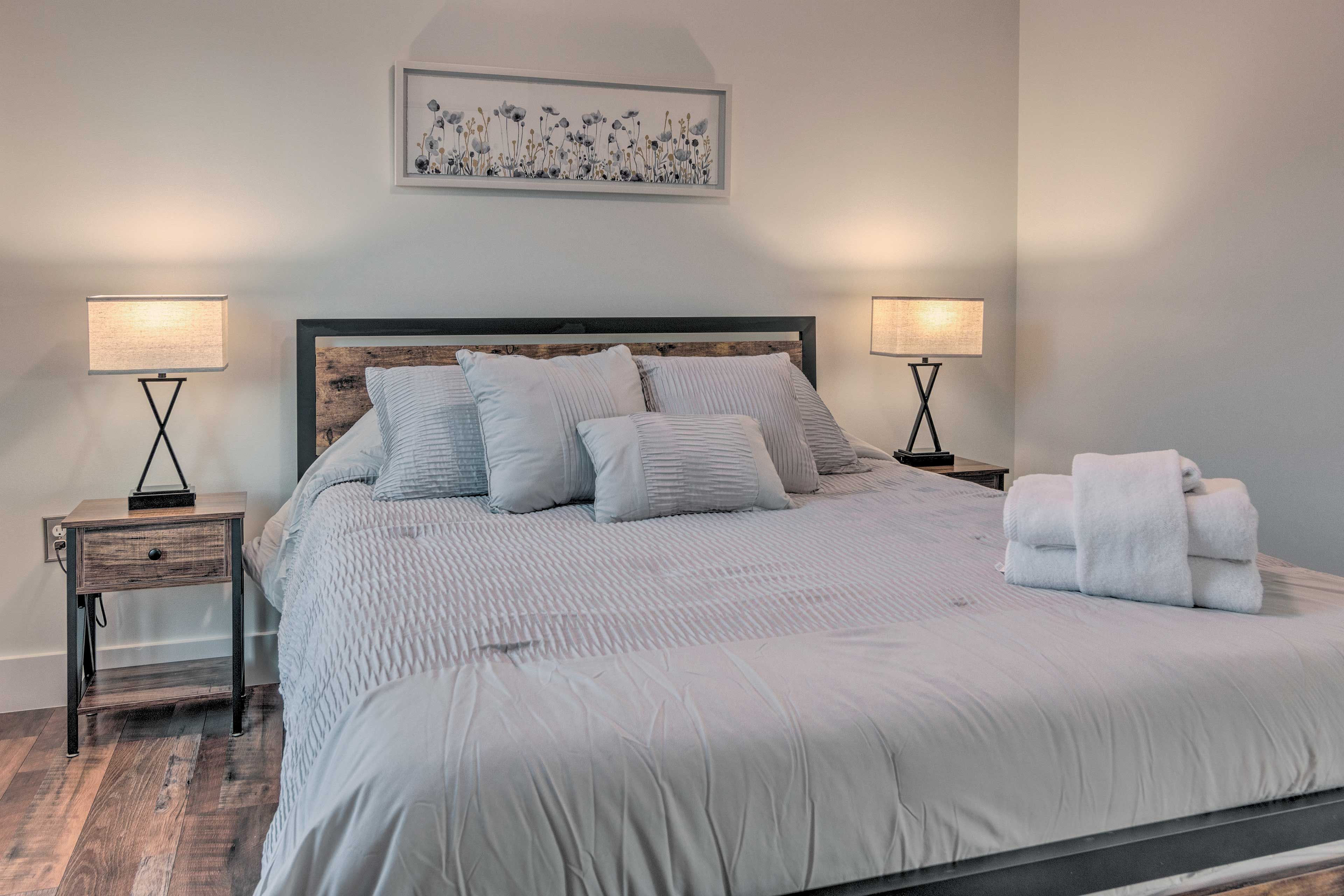 Bedroom 1 | King Bed