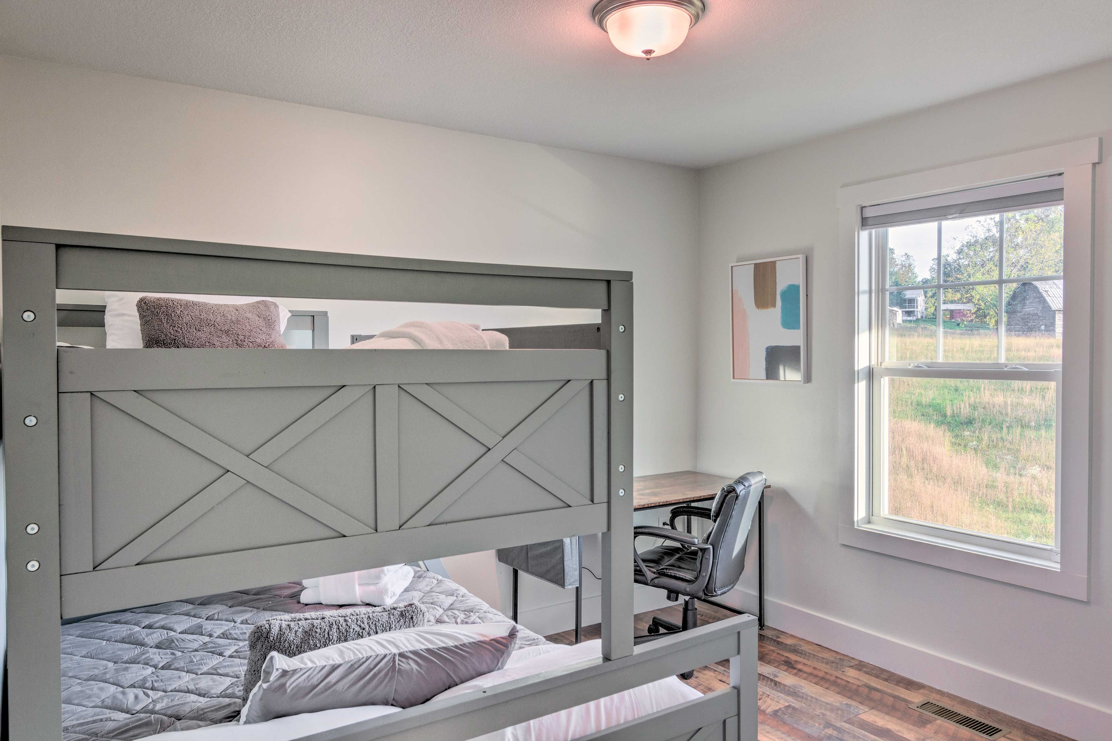 Bedroom 3 | Twin/Full Bunk Bed