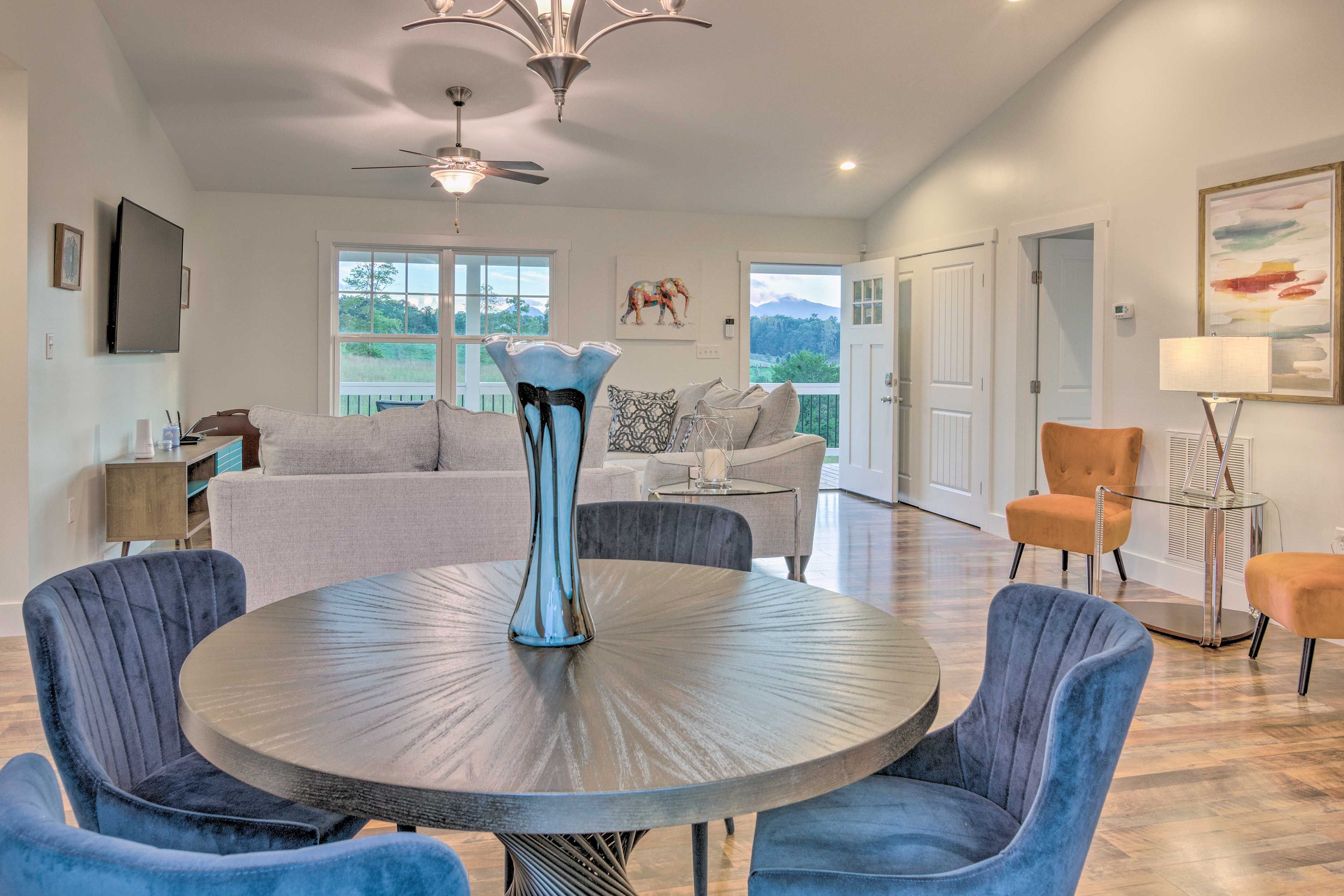 Dining Area | Dishware & Flatware