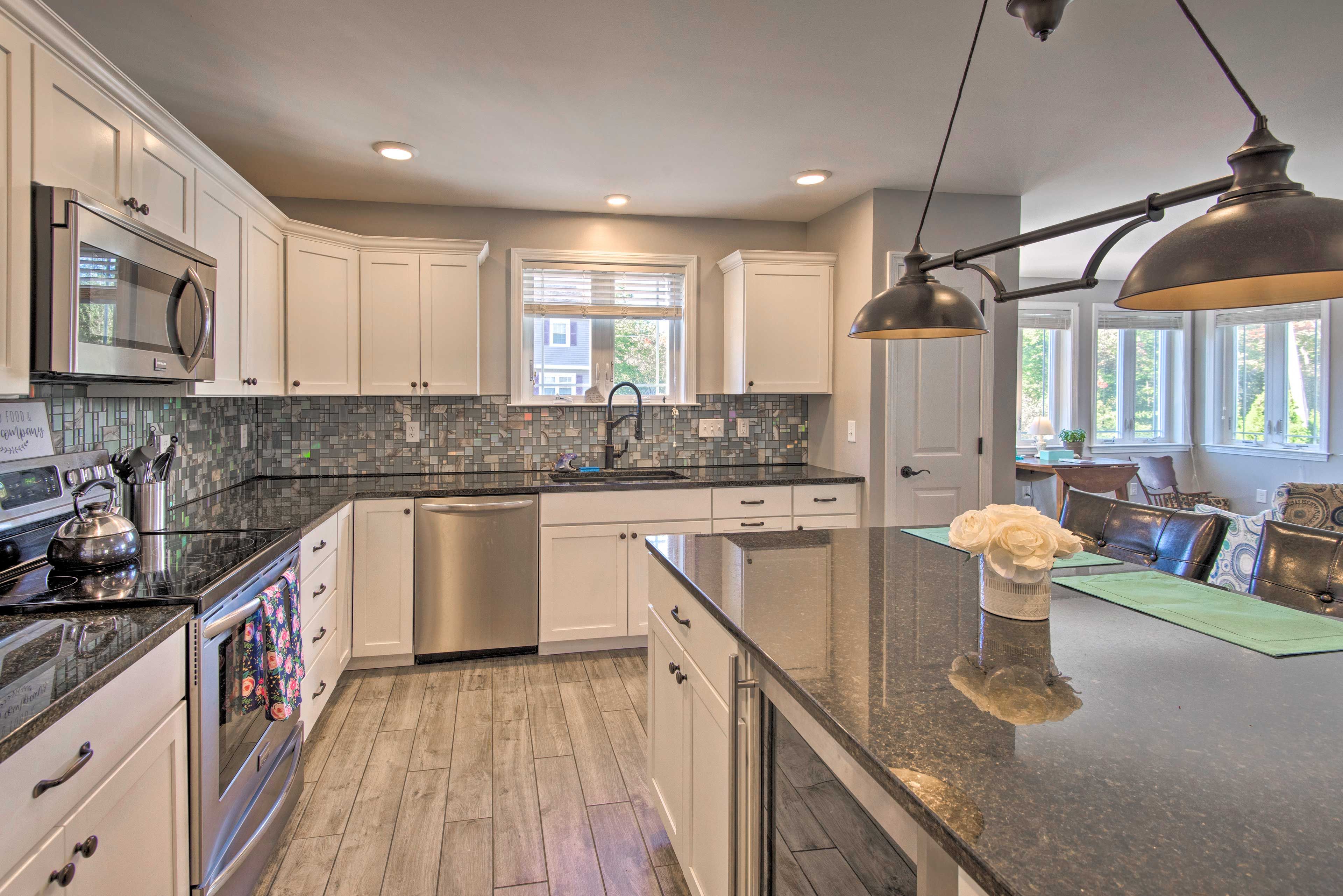 Fully Equipped Kitchen | Keurig & Drip Coffee Makers