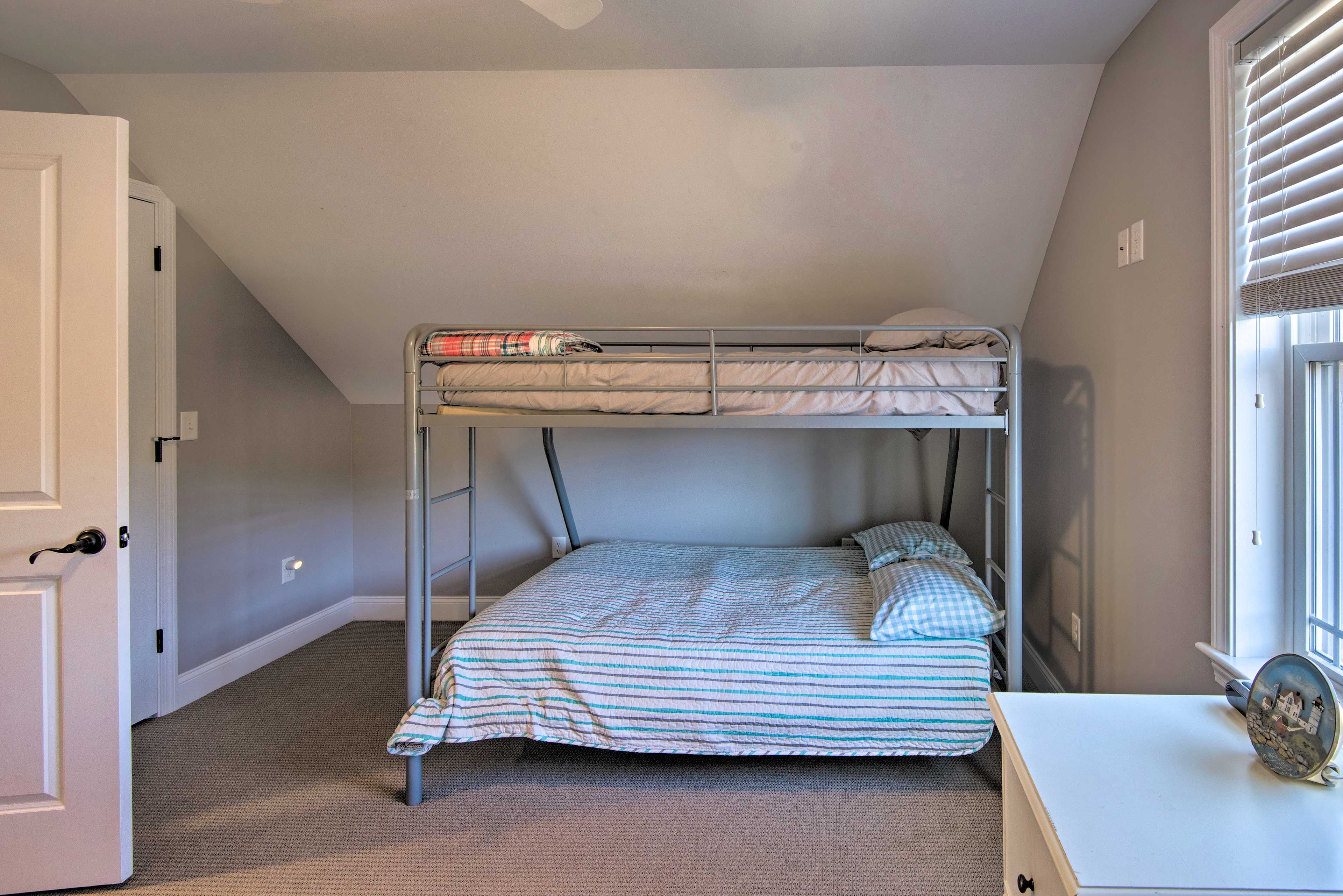 Bedroom 5 | Portable Fans