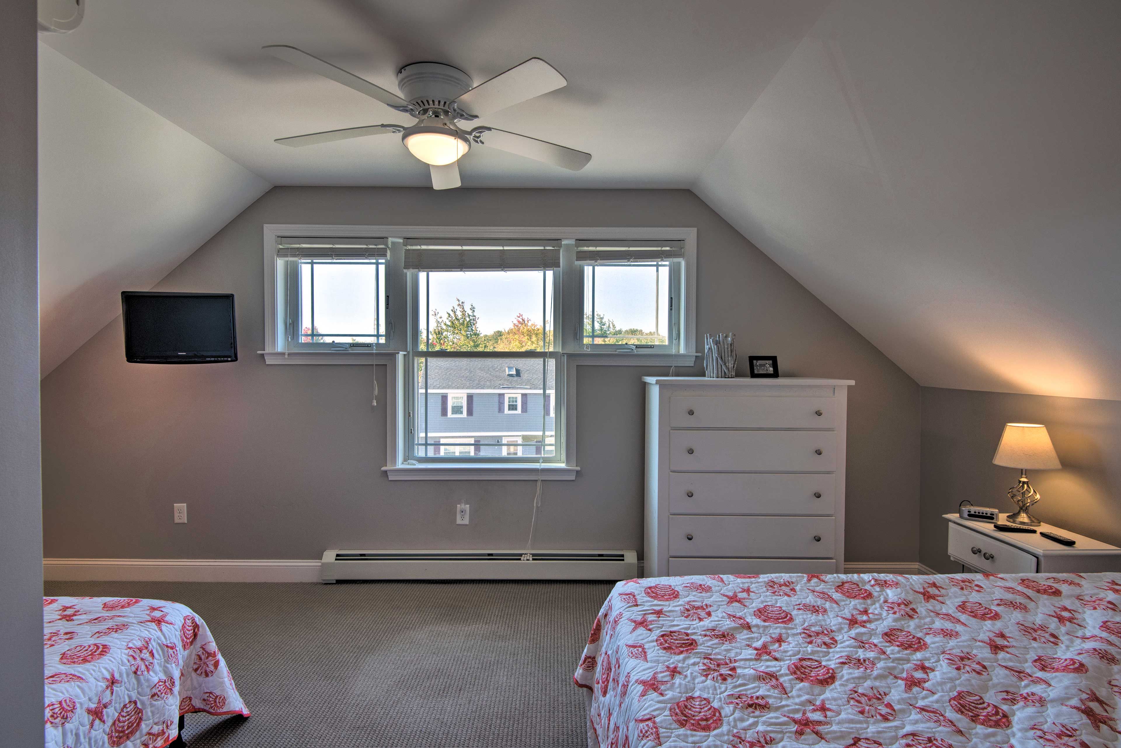 Bedroom 3 | Queen Bed | Twin Bed | 3rd Floor
