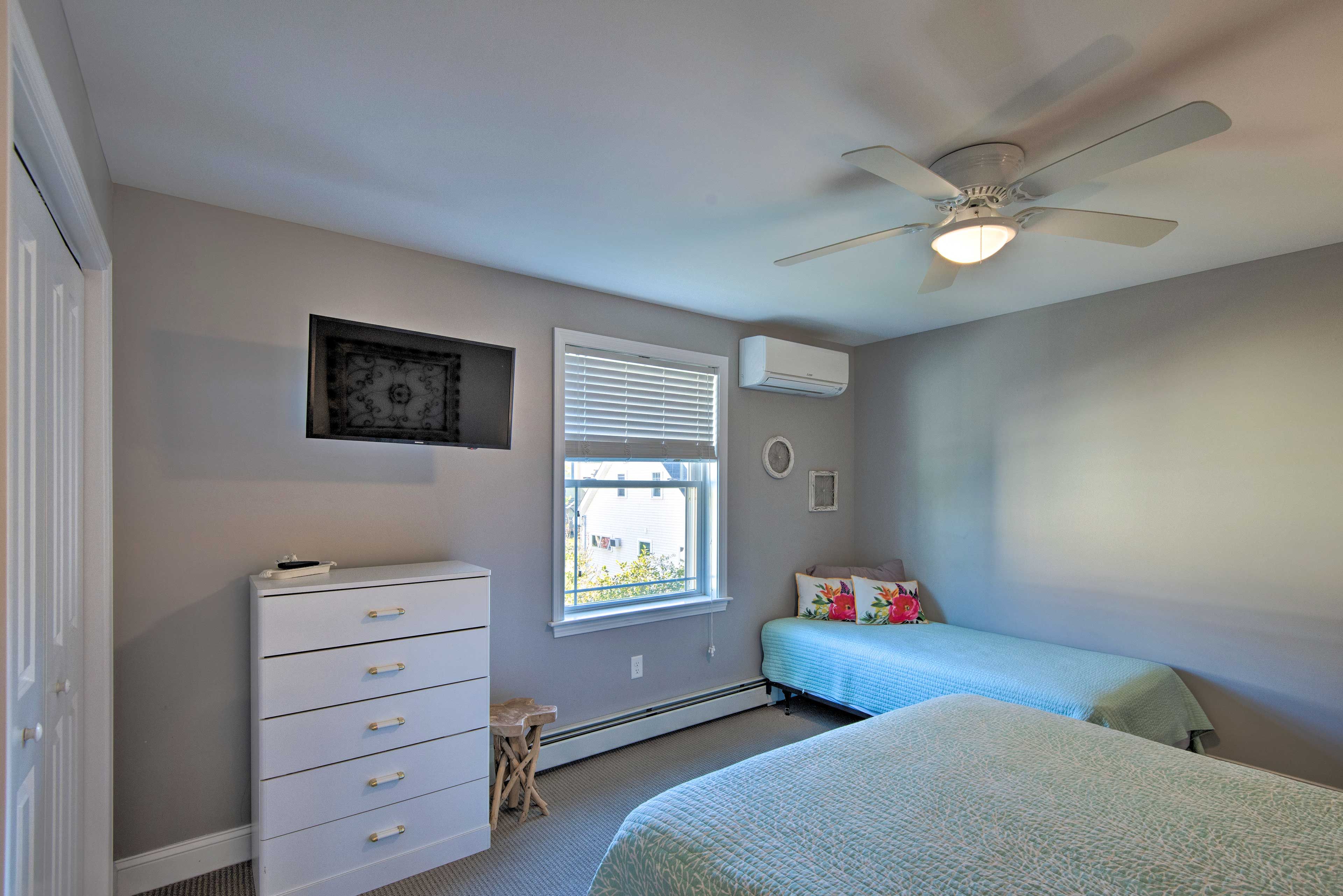 Bedroom 4 | 2 Twin Beds | 3rd Floor