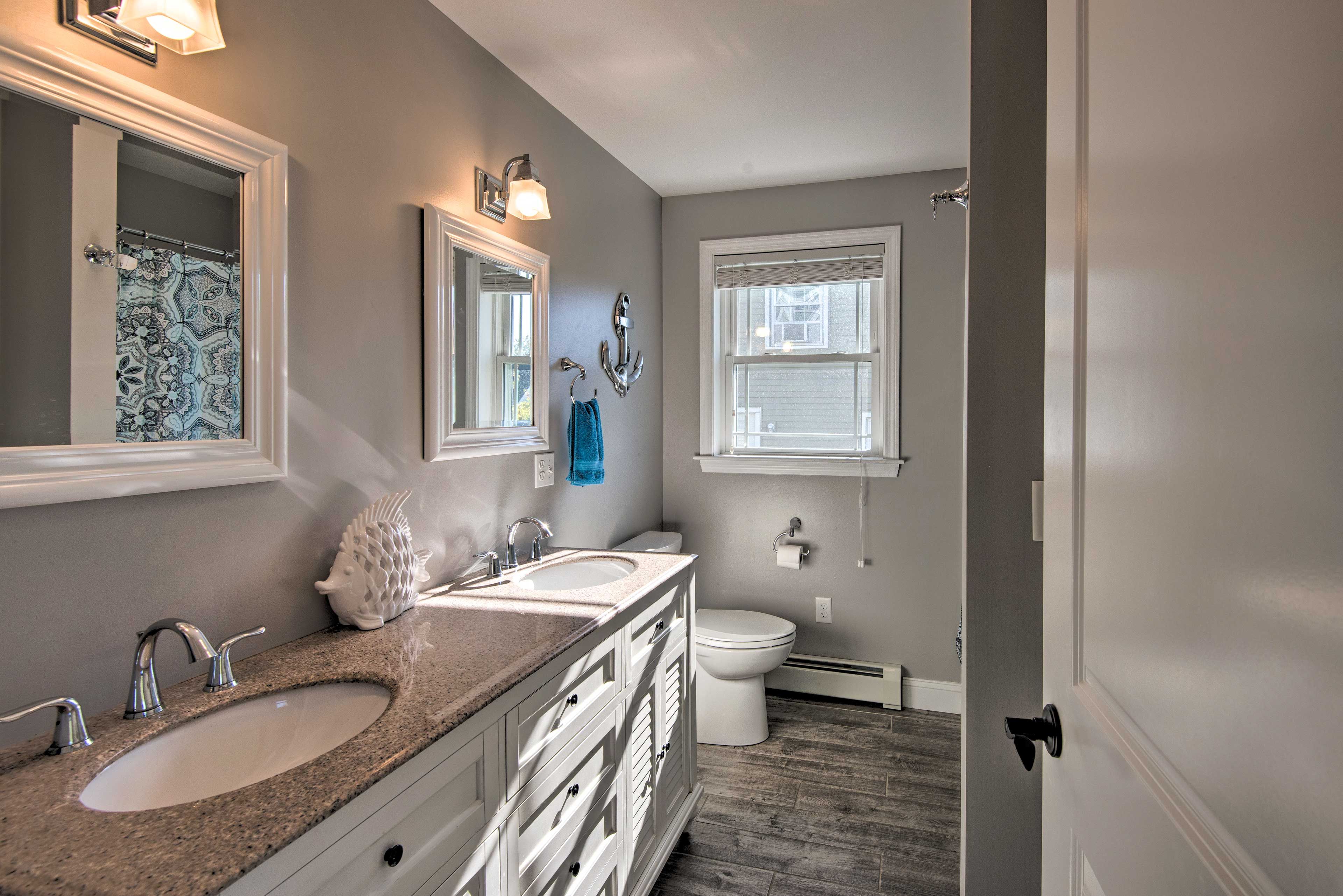 Full Bathroom | Hair Dryer