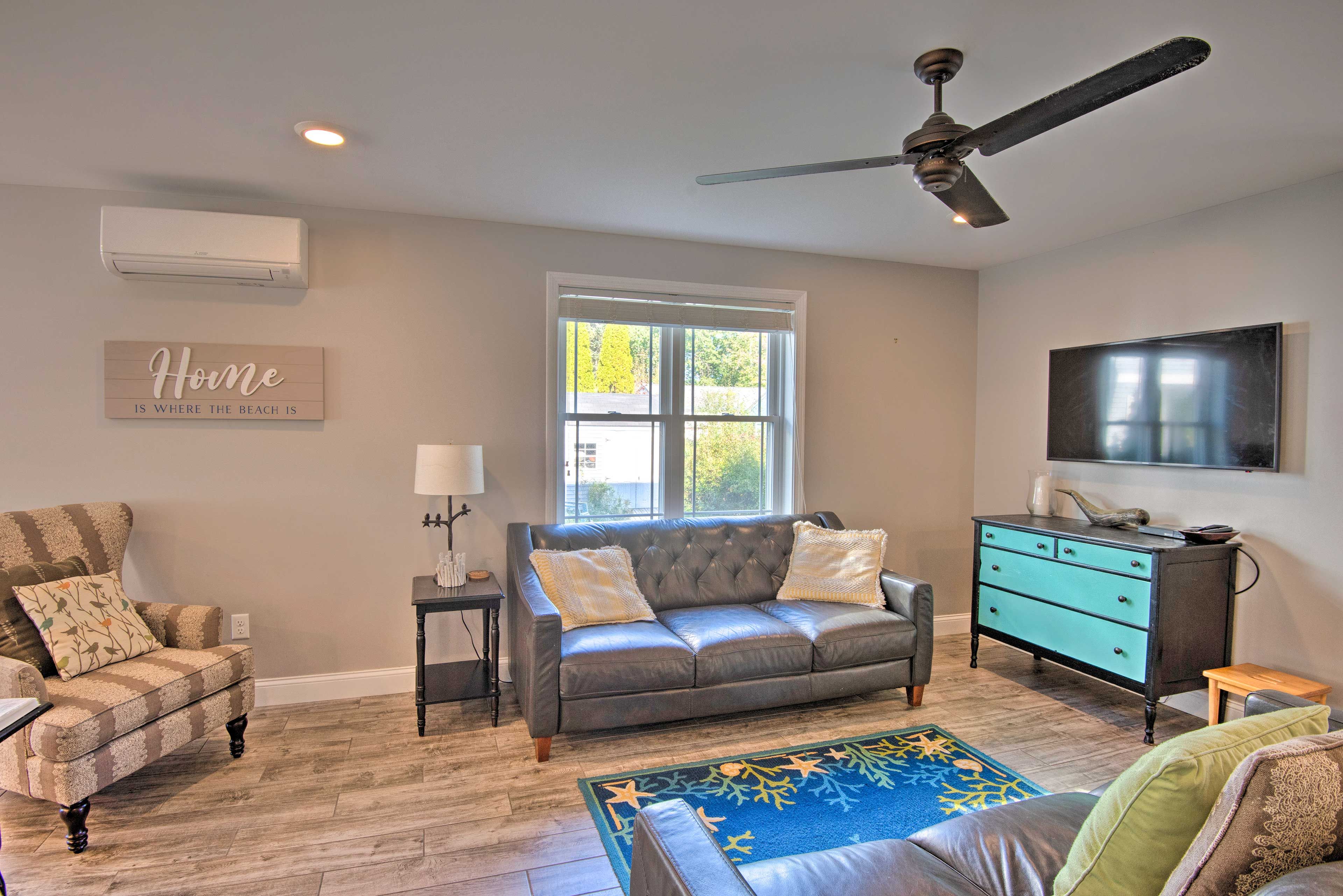 Living Room | Suitable for Children | Gravel Driveway (5 Vehicles)