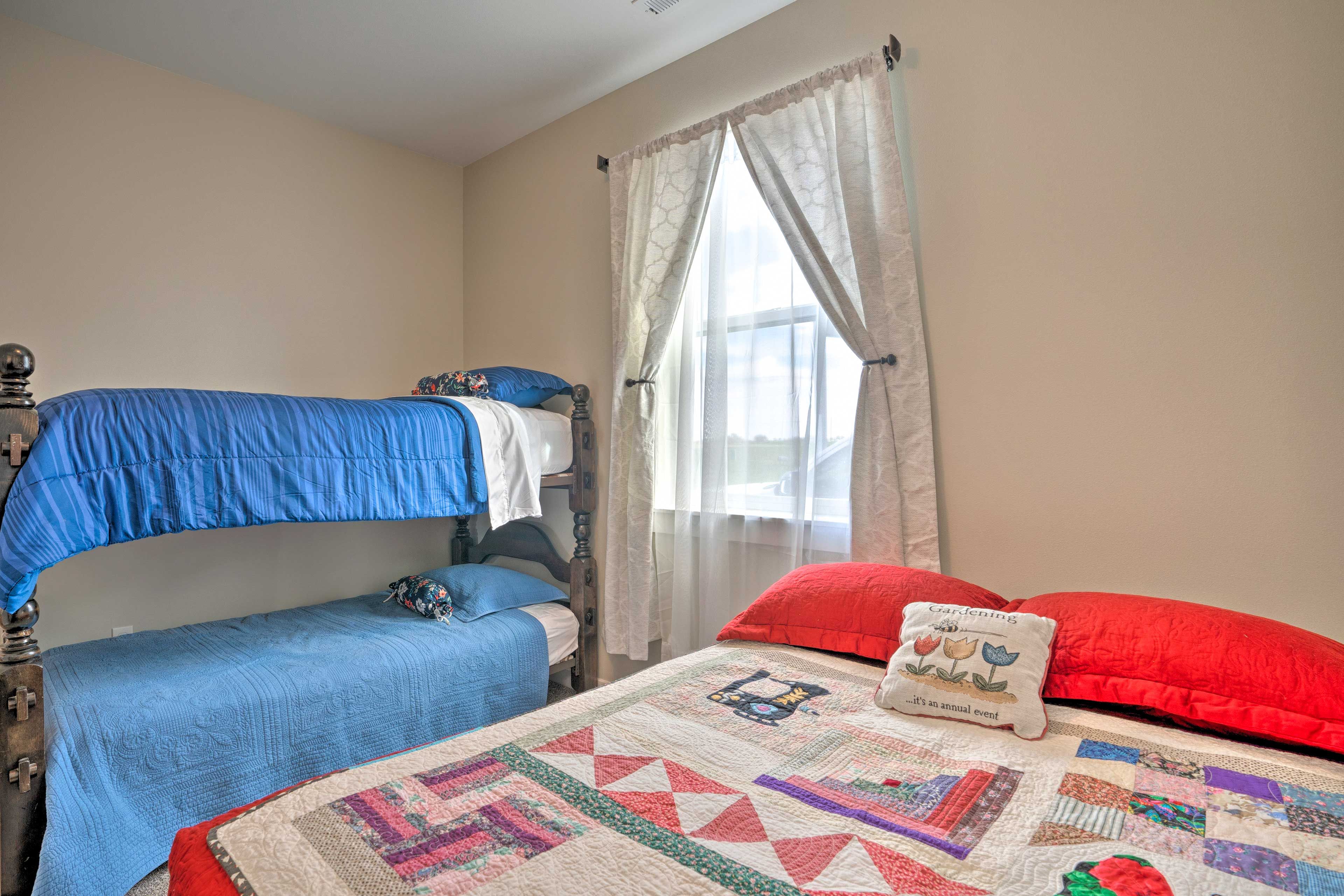 Bedroom 3 | Full Bed | Twin Bunk Bed | 1st Floor