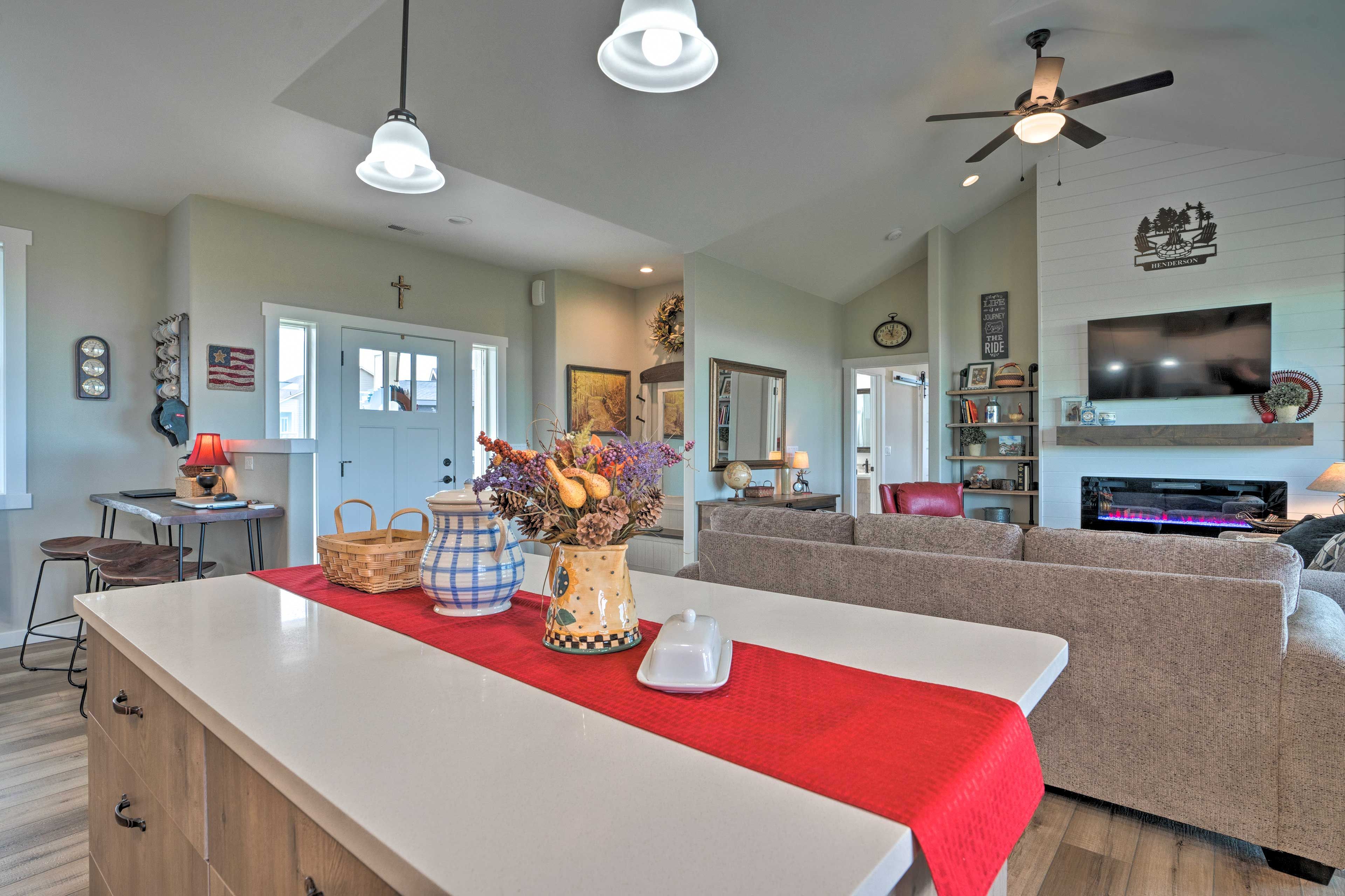 Fully Equipped Kitchen | Microwave