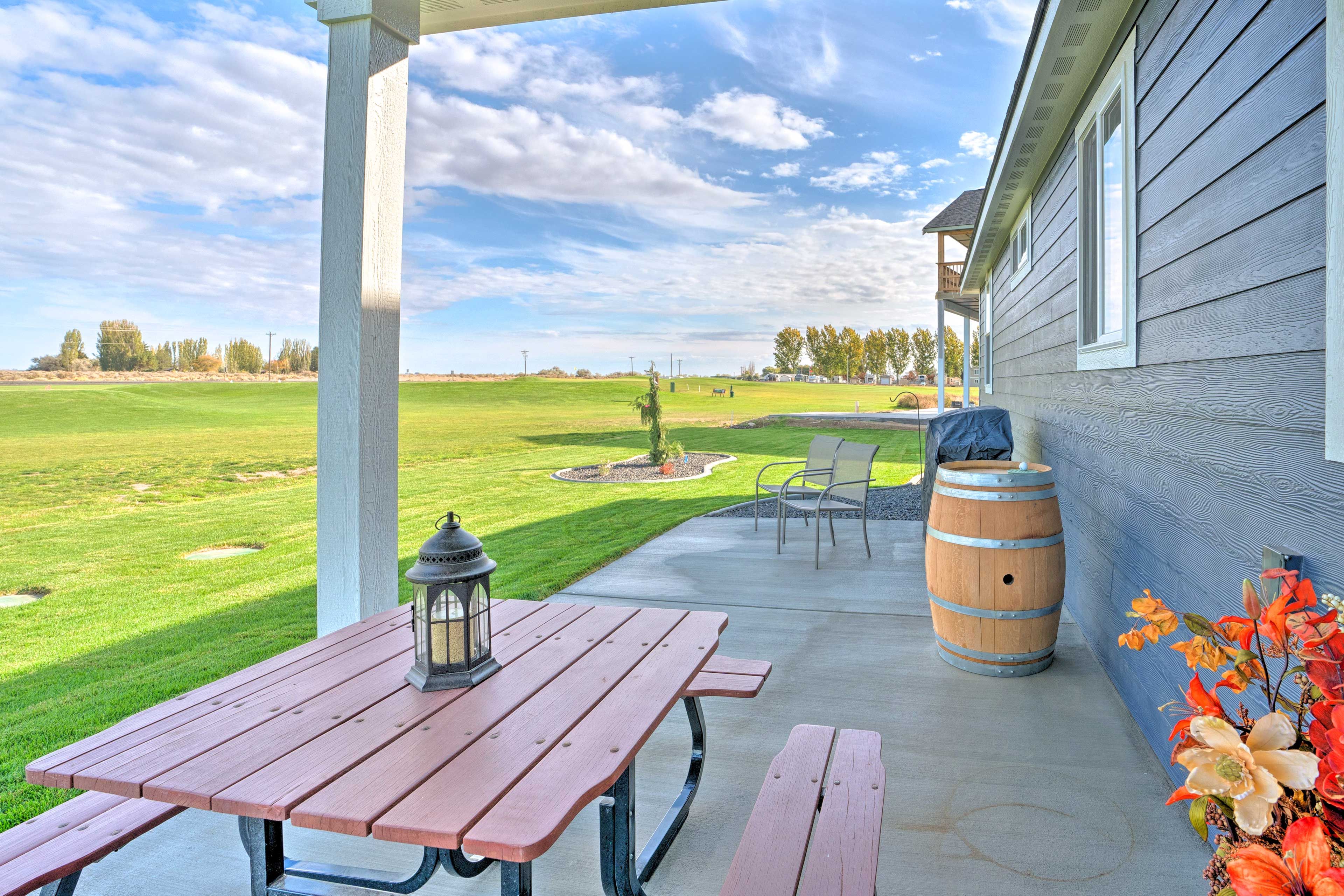 Covered Patio | Gas Grill