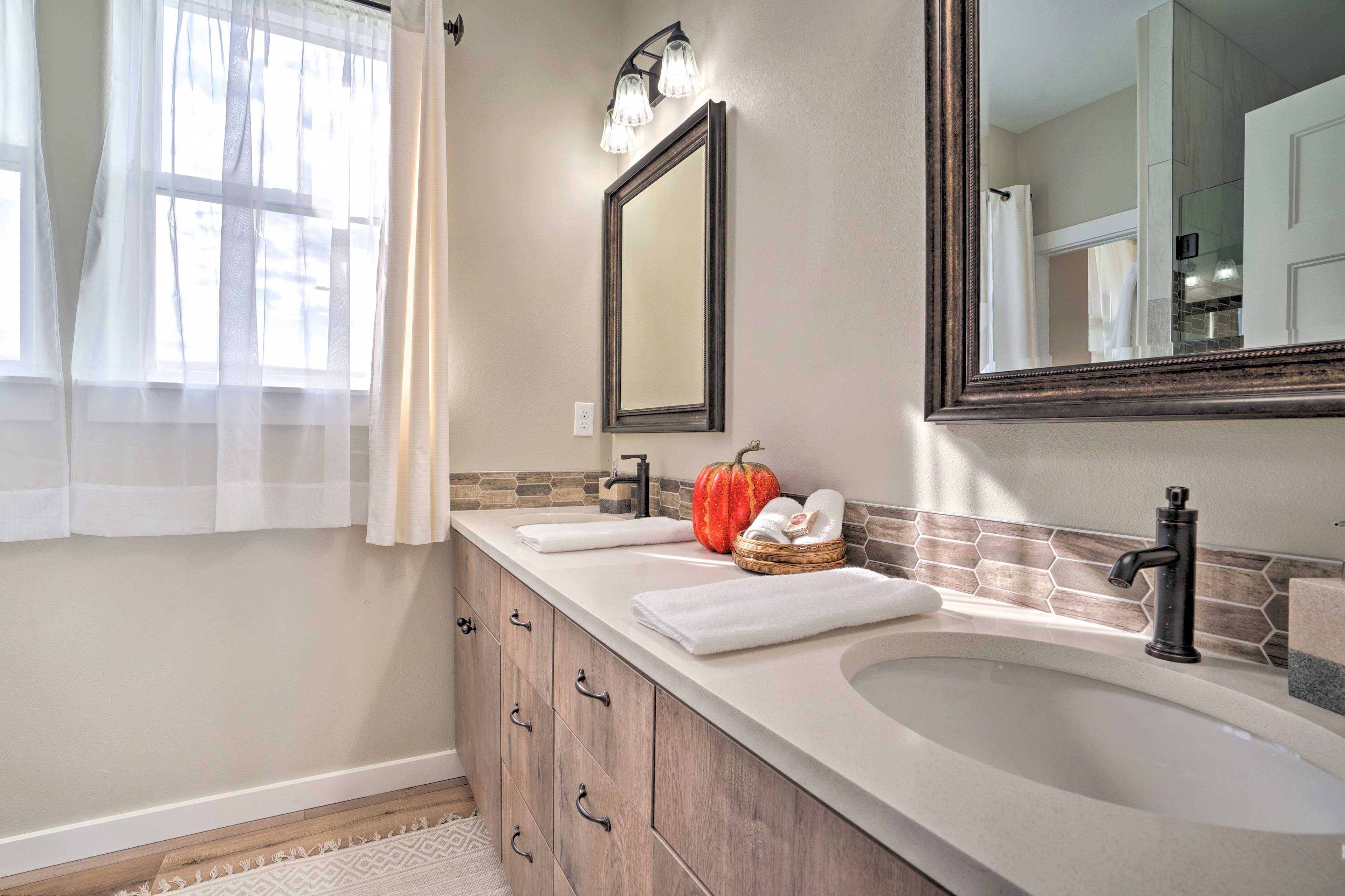 En-Suite Bathroom | Walk-In Shower