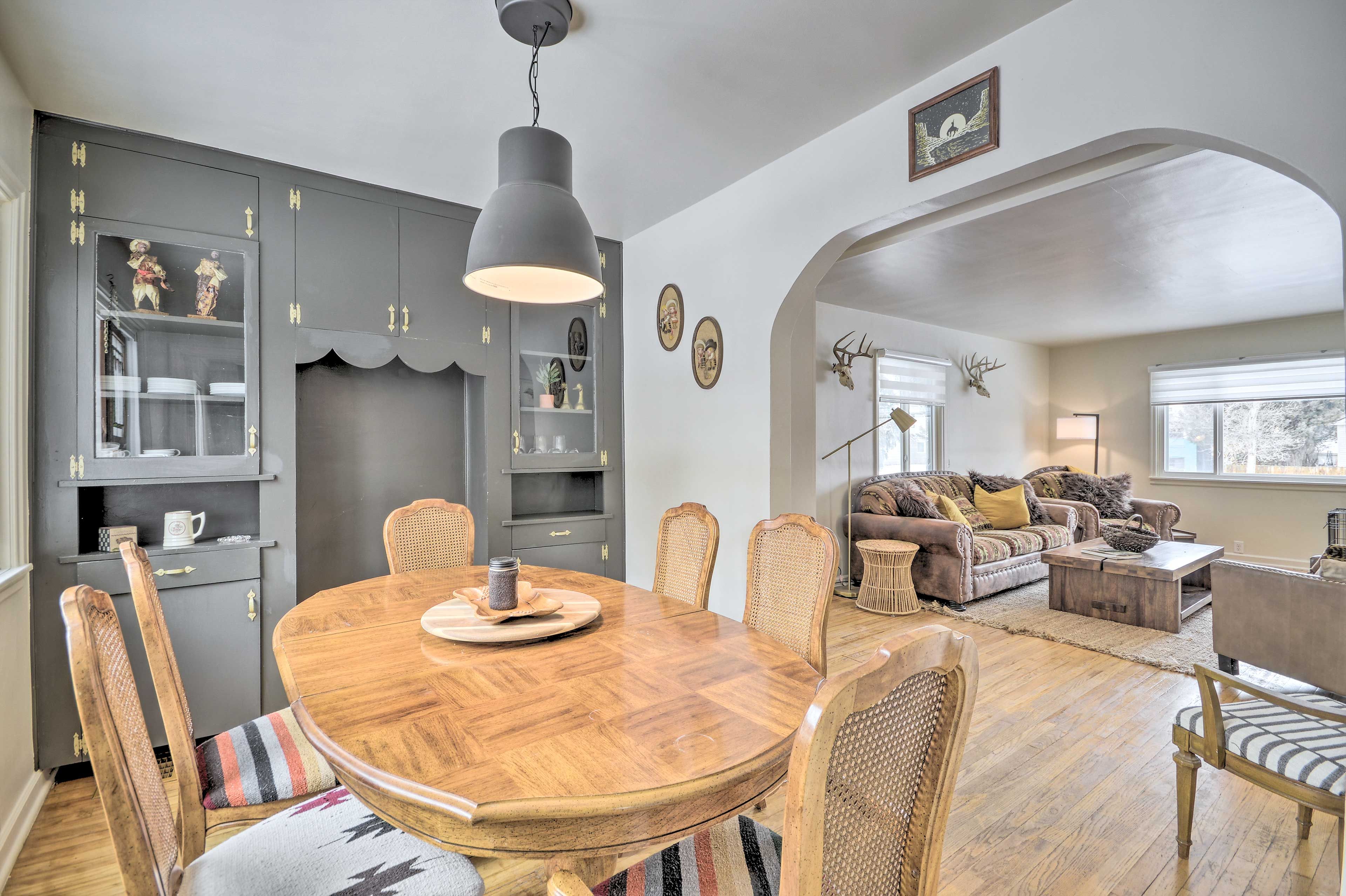 Dining Room | Dishware/Flatware Provided