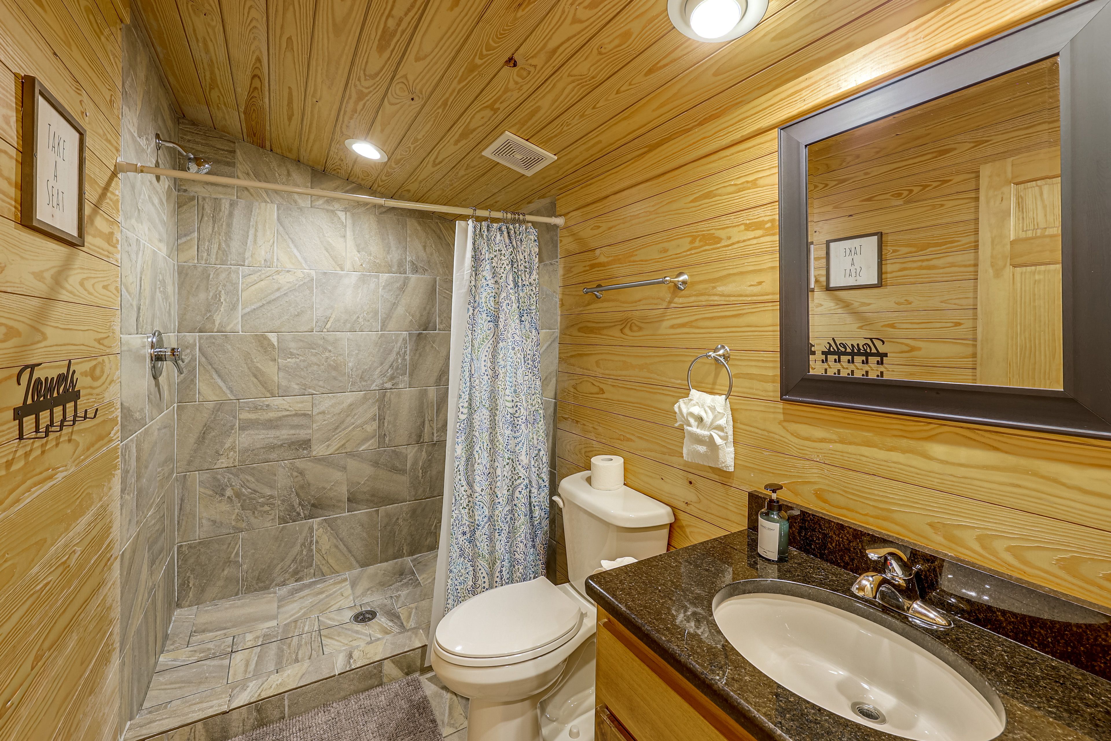 Full Bathroom | 2nd Floor
