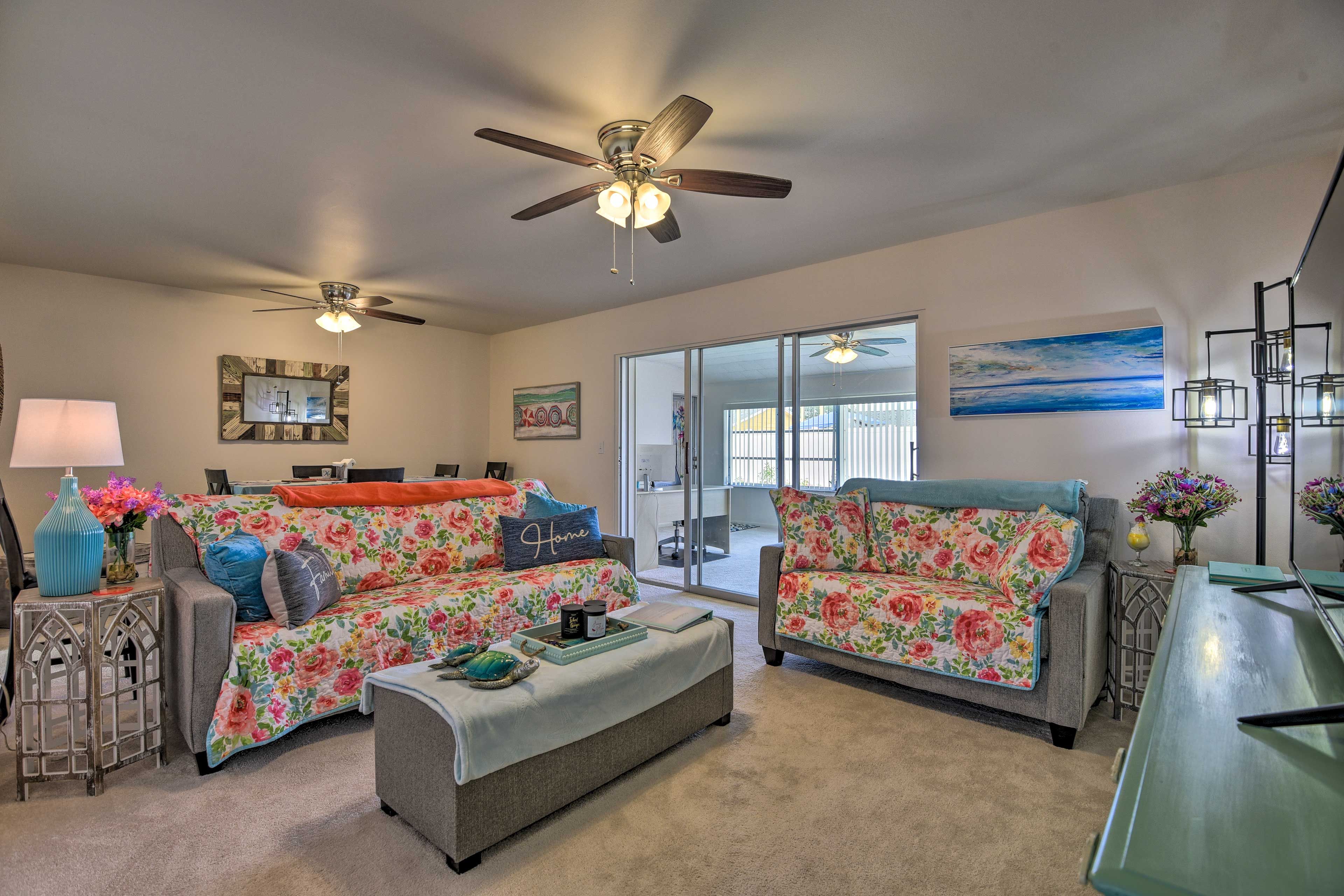 Living Room | Central A/C | Electric Heating | Smart TV