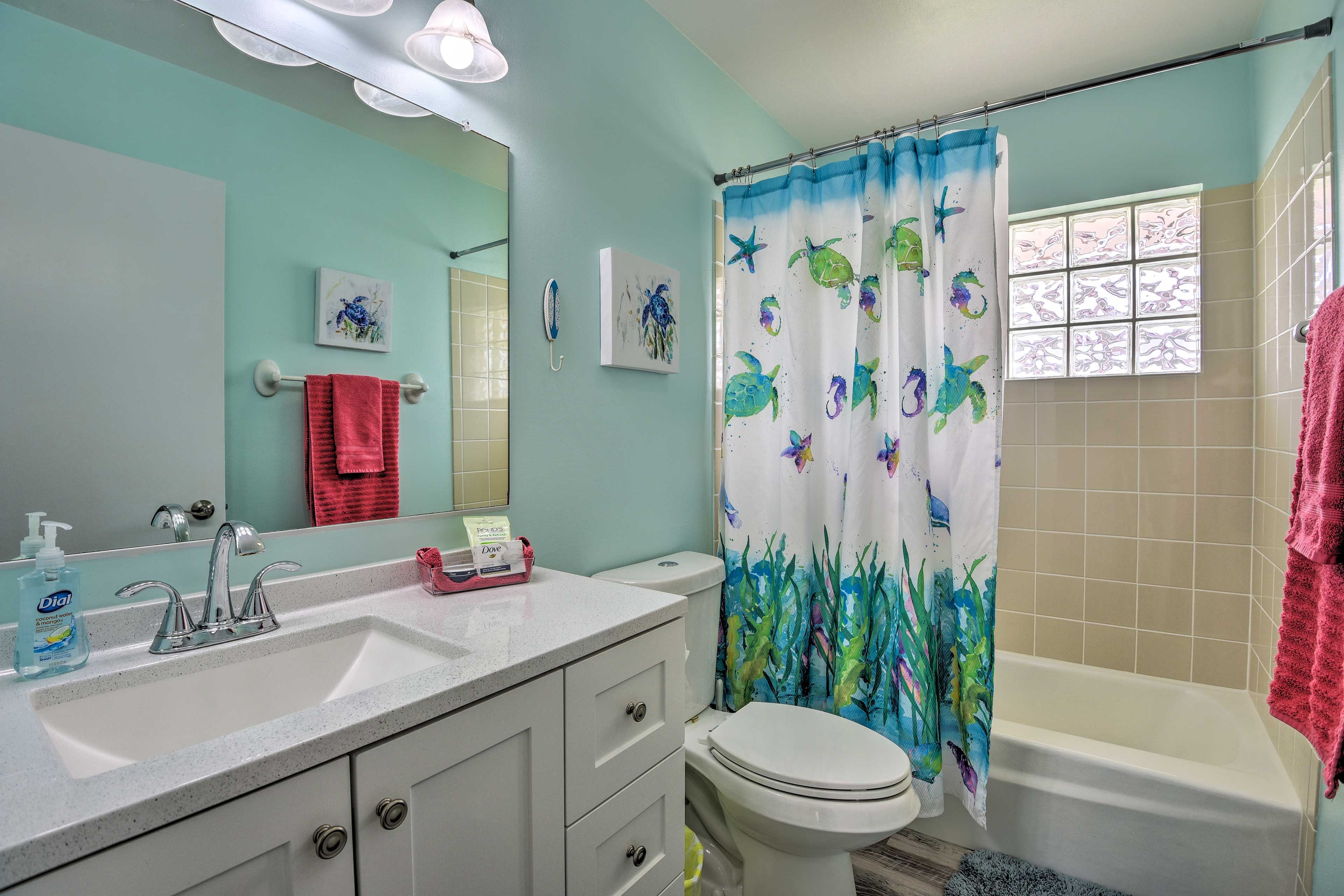 Full Bathroom | Hair Dryer | Towels Provided