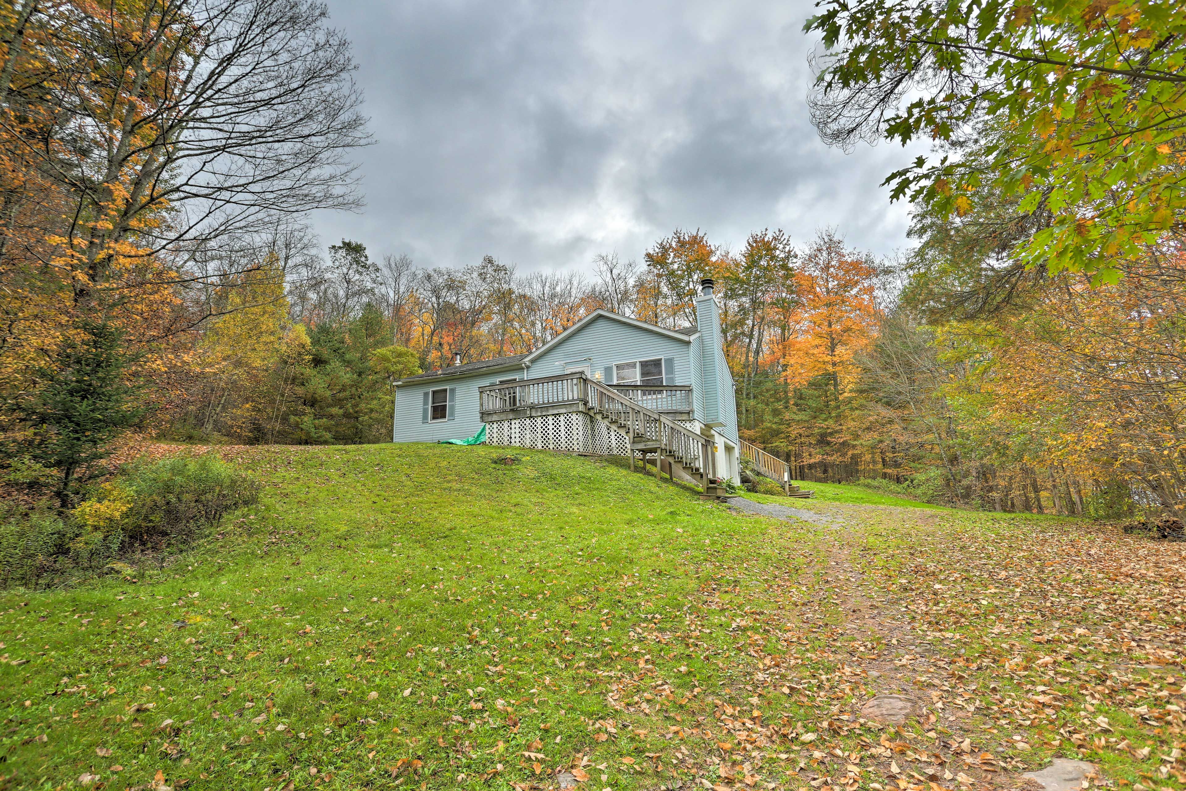 Hunter Vacation Rental | 3BR | 2BA | 1,144 Sq Ft | Access by Stairs Only