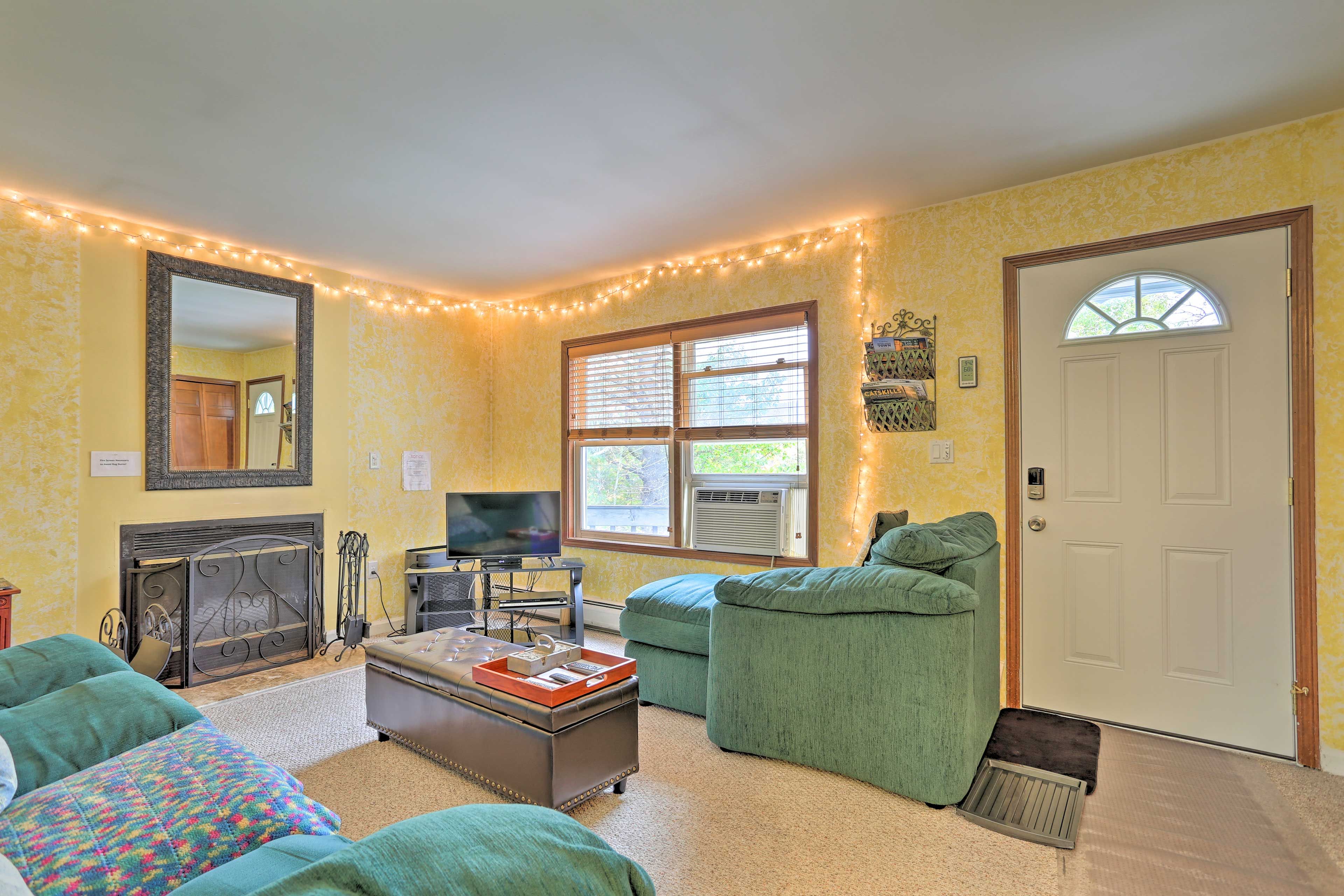 Living Room | Flat-Screen TV | Fireplace | Window A/C Unit