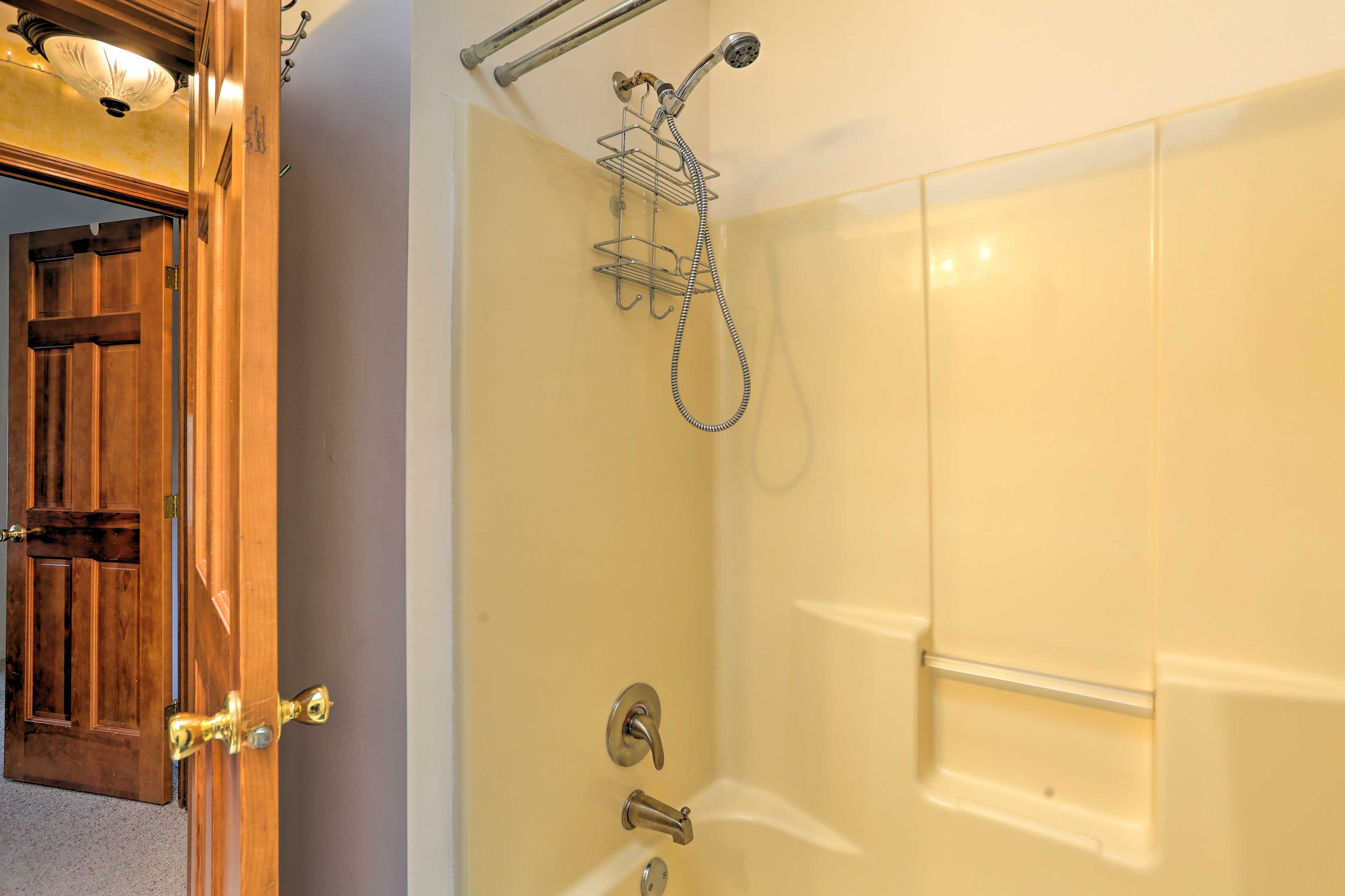 Full Bathroom | Shower/Tub Combo