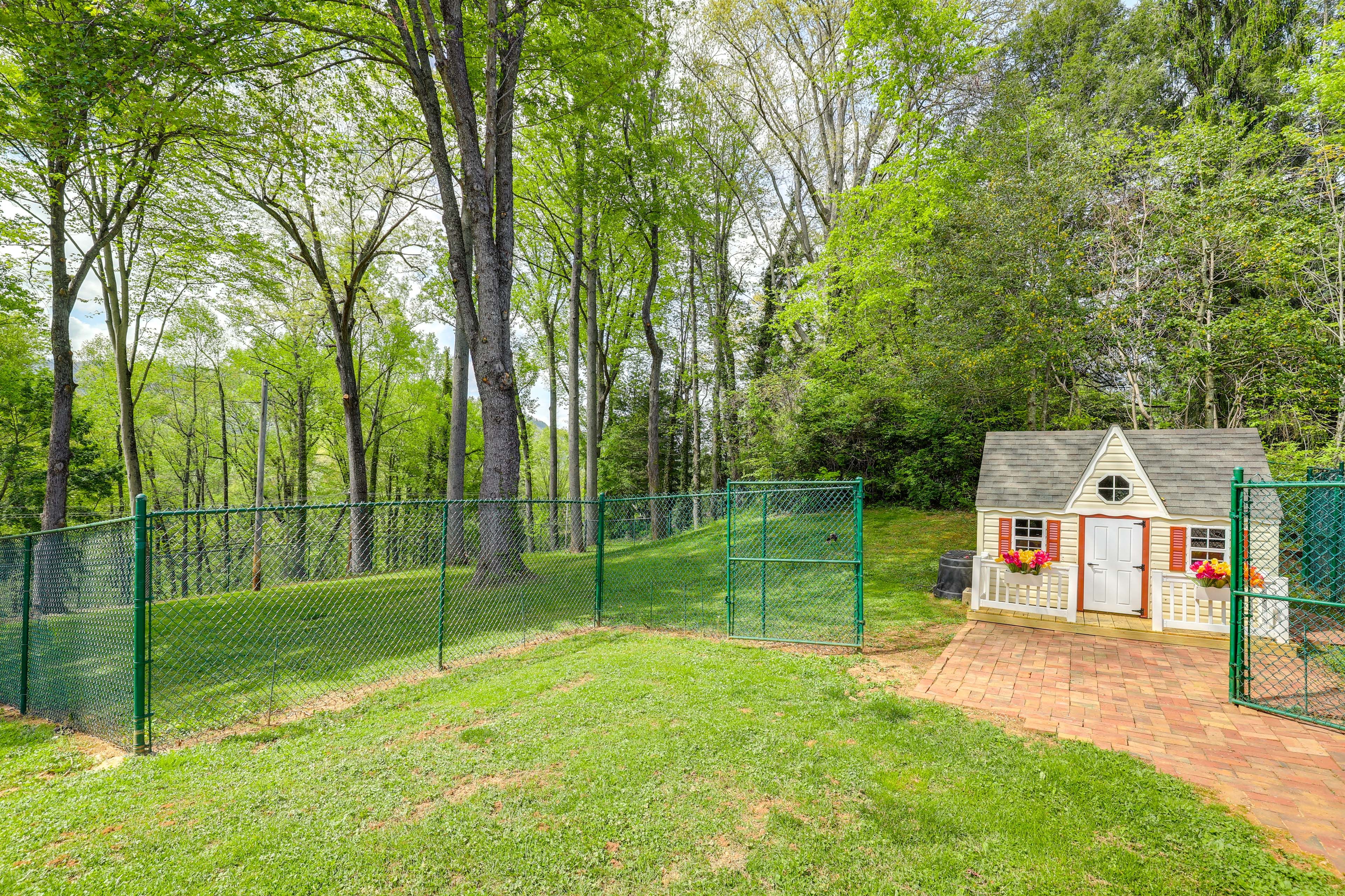 Fenced Yard | Kid's Playhouse