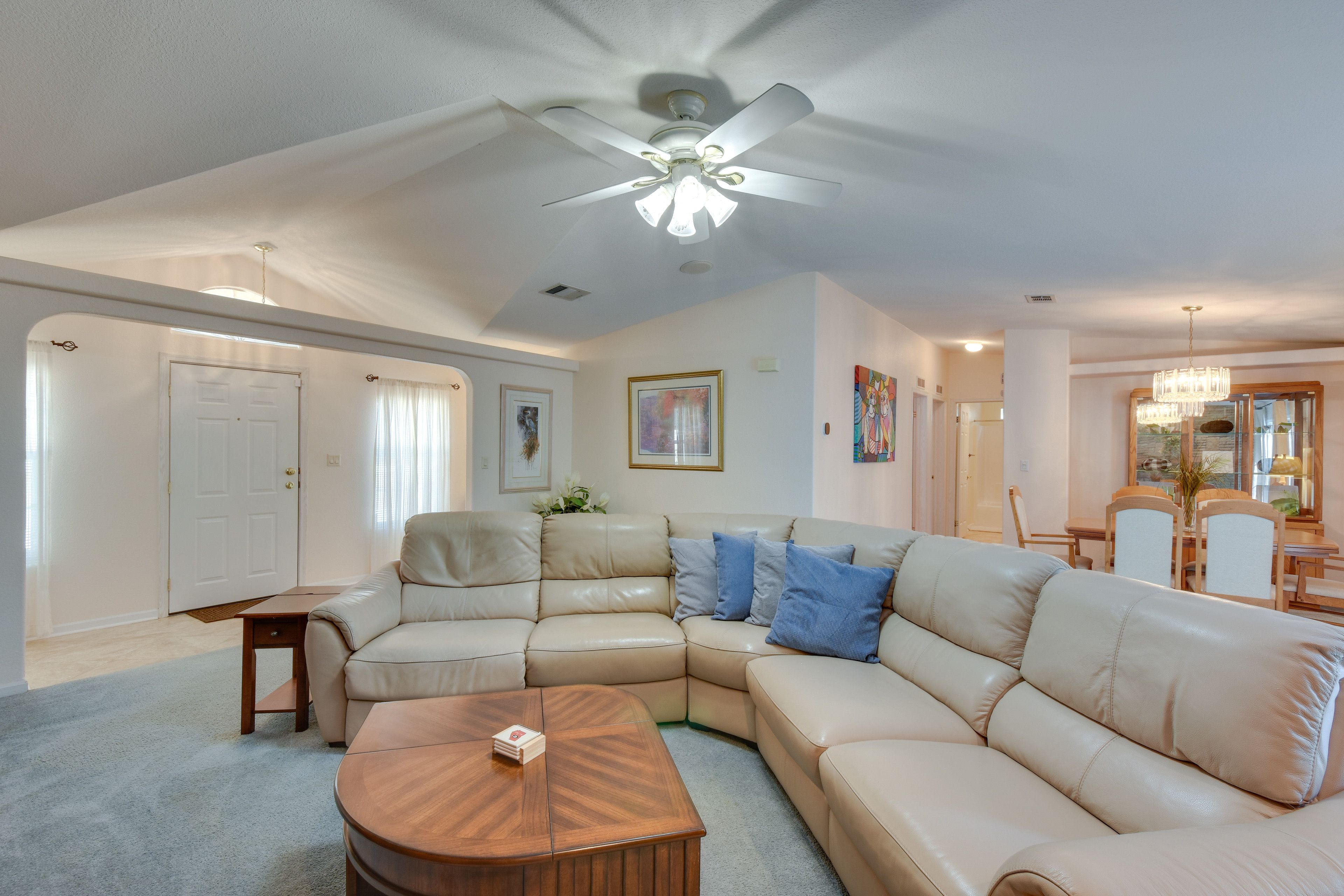 Living Room | Gas Fireplace | Cable TV | 1-Story Home